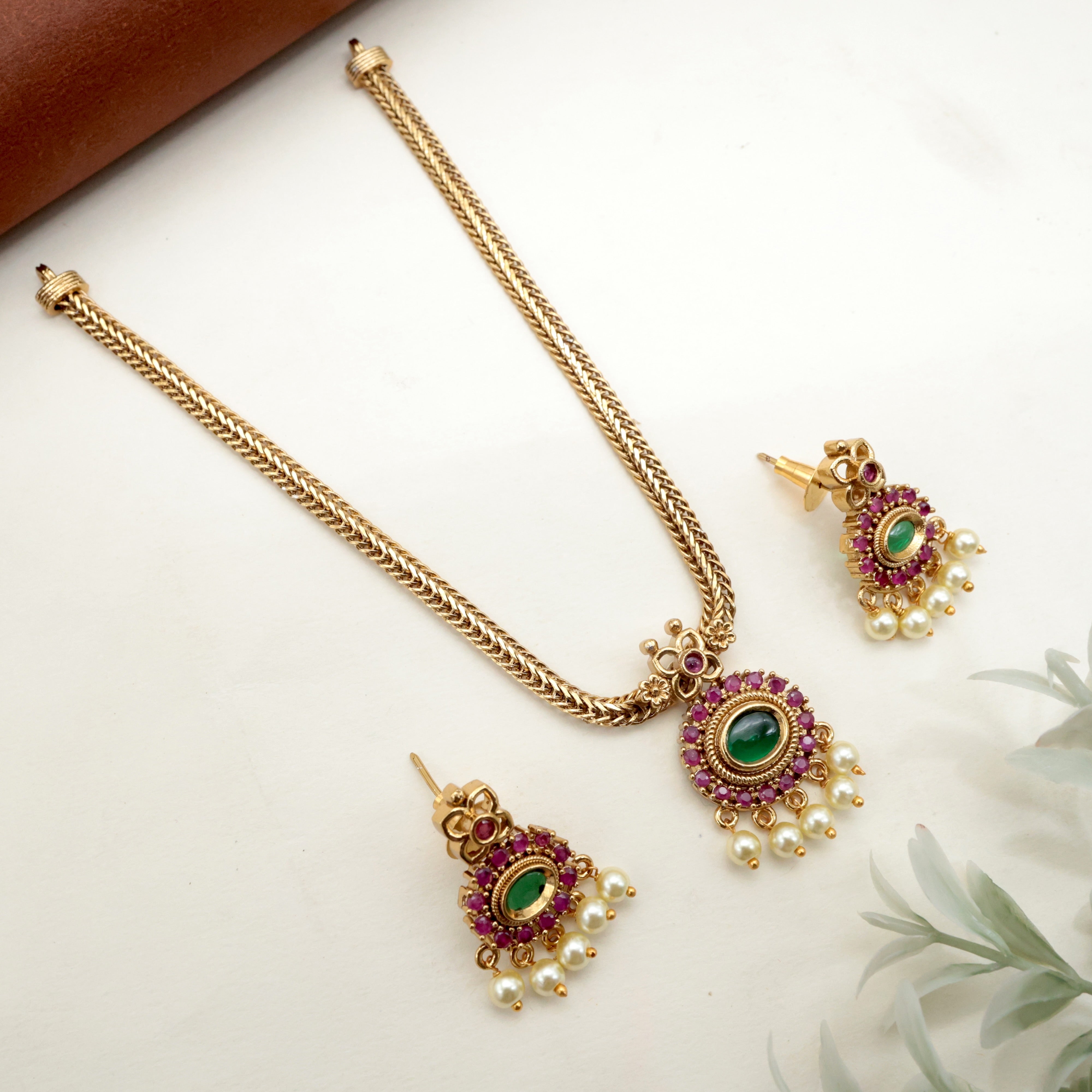 AD Premium Oval Pendant Necklace Set