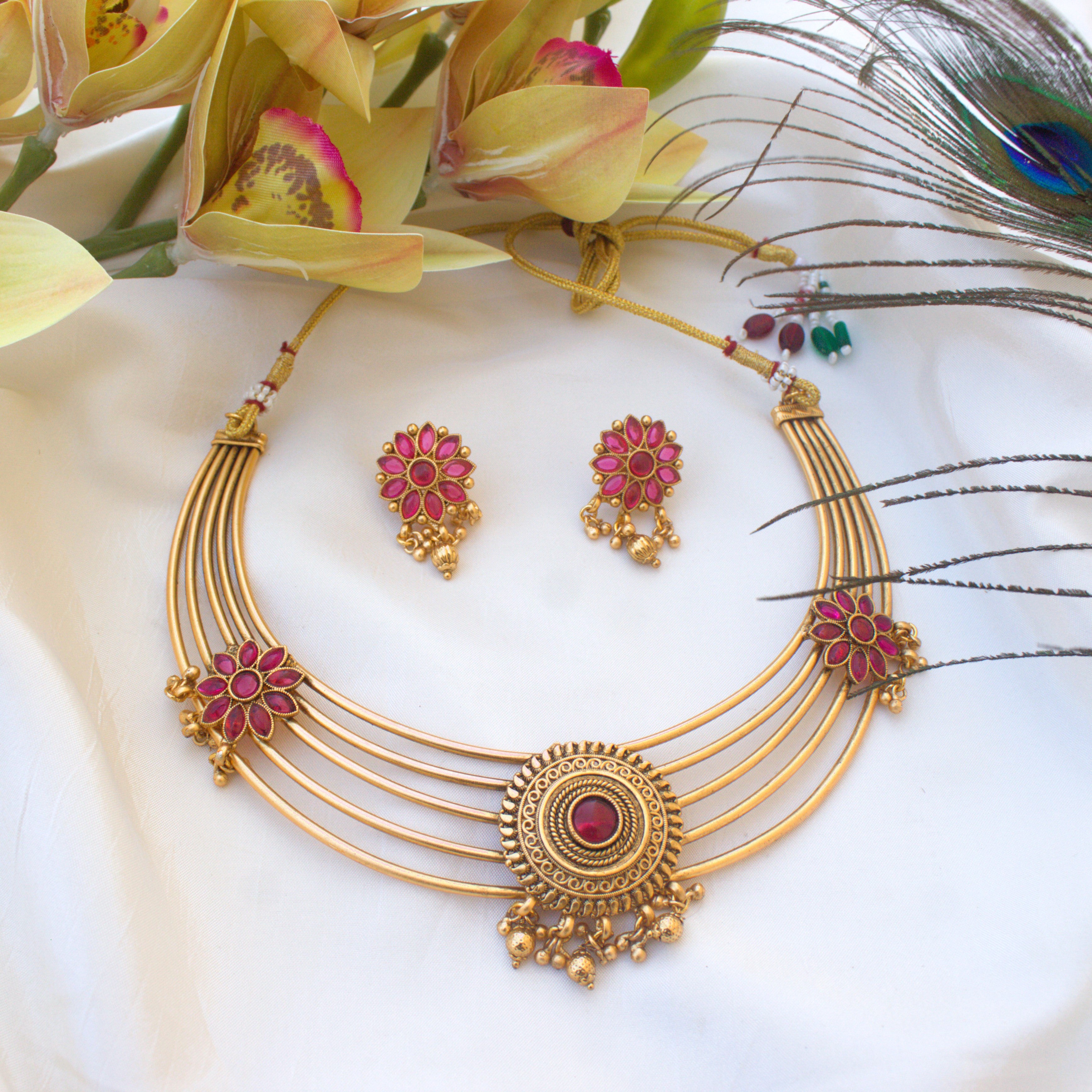 Budget Friendly Kemp Flower Statement Hasli Necklace Set - Red