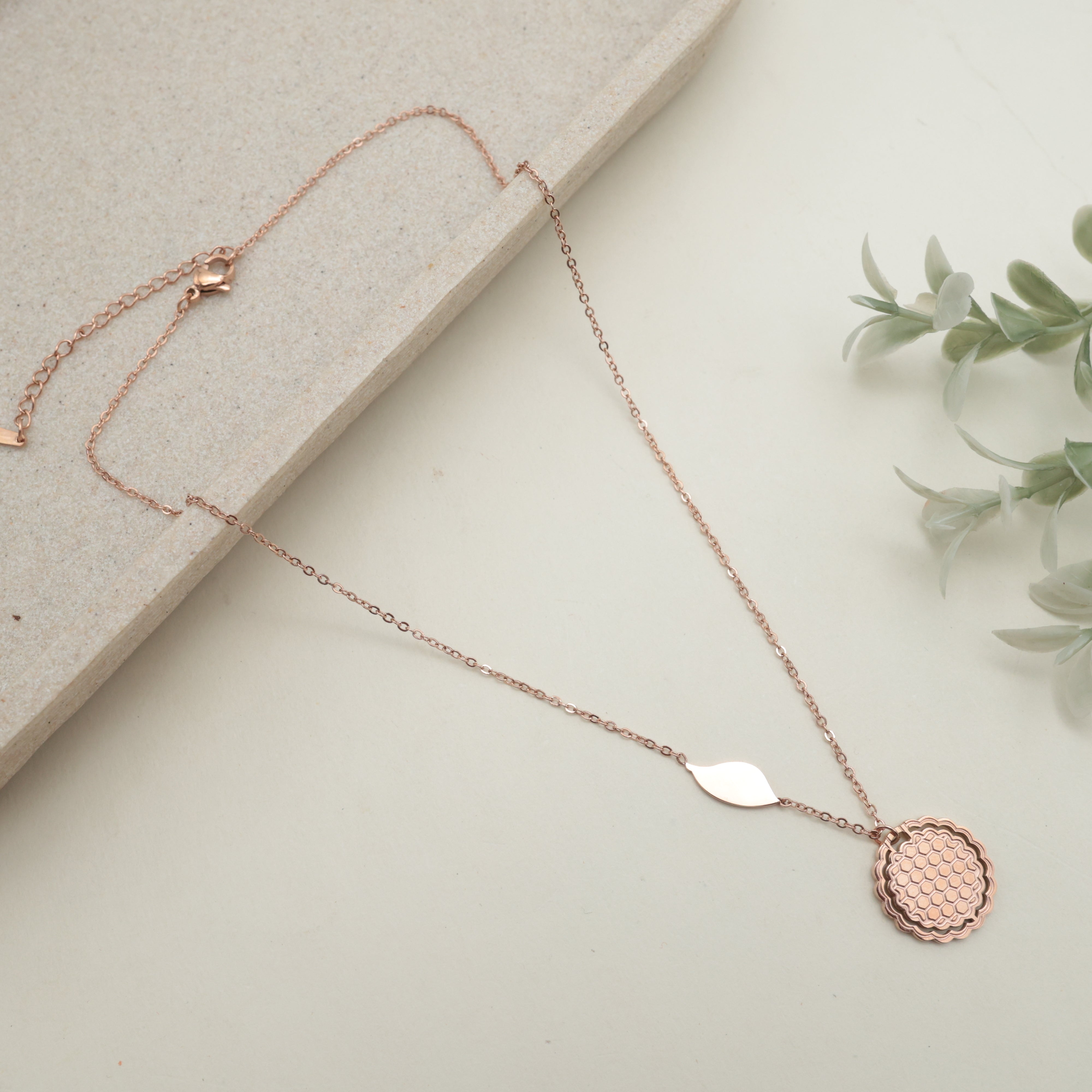 ROSE GOLD TONE ANTI TARNISH SHORT CHAIN - HONEY COMB