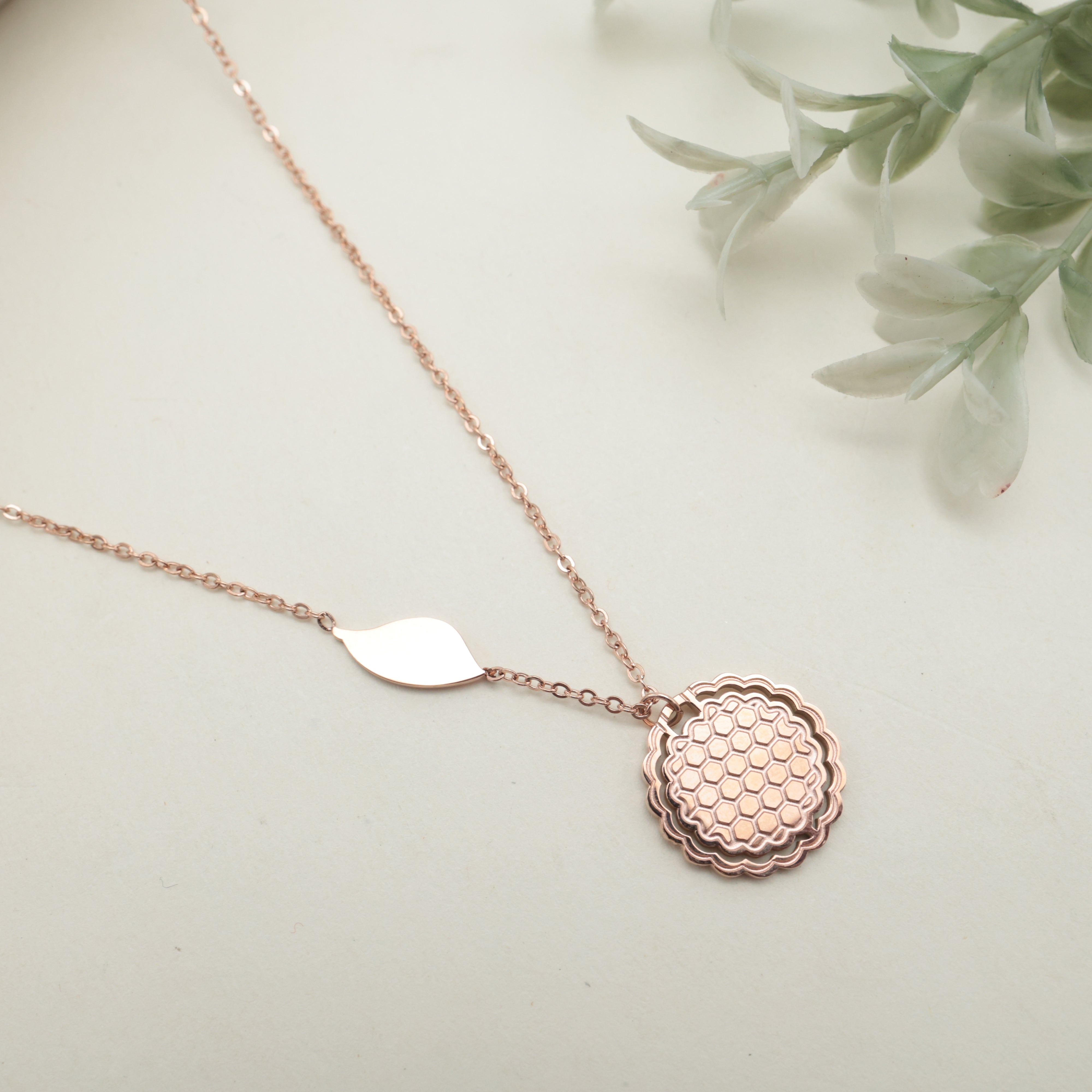 ROSE GOLD TONE ANTI TARNISH SHORT CHAIN - HONEY COMB