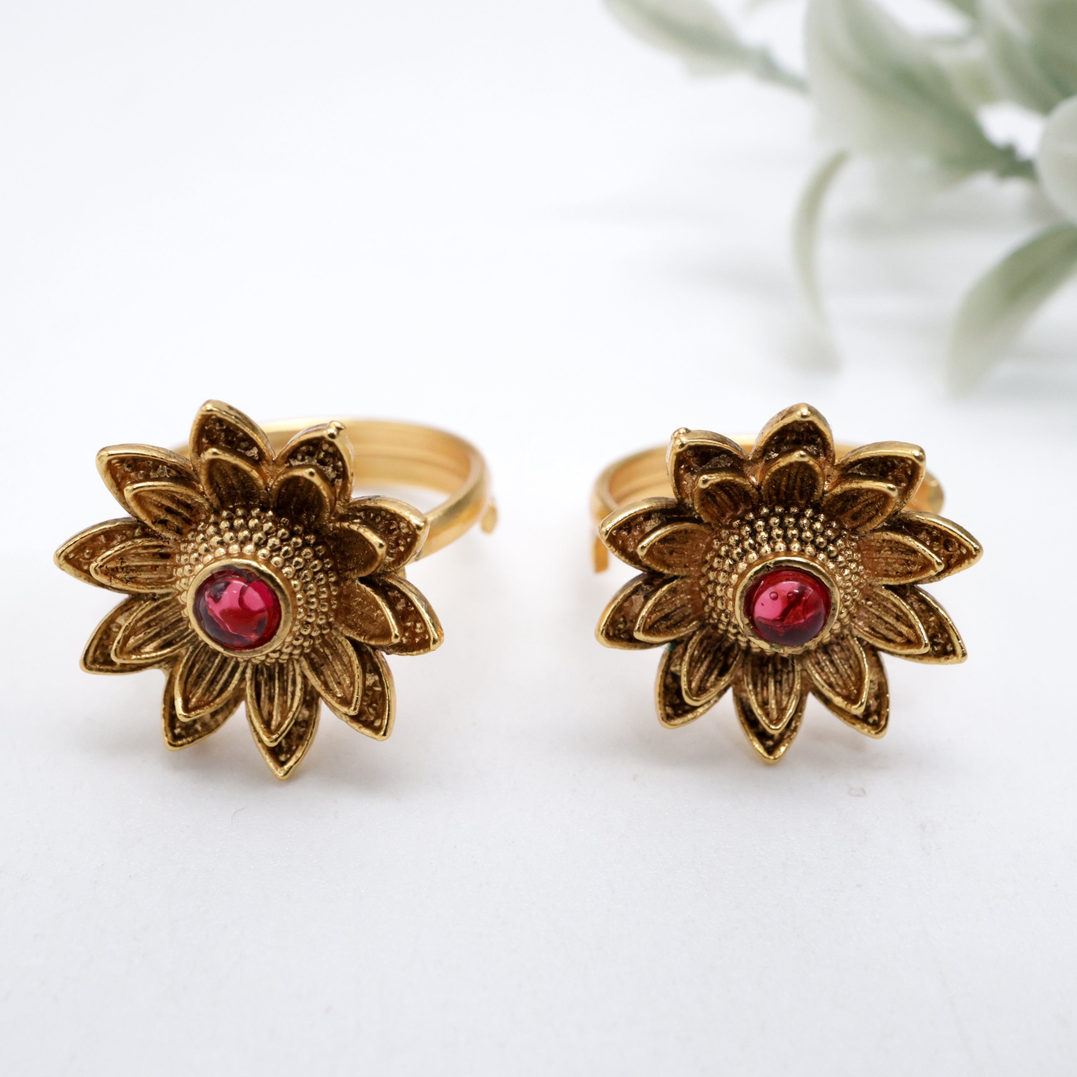 Antique Gold Bloomed Flower Adjustable Toe rings - Red