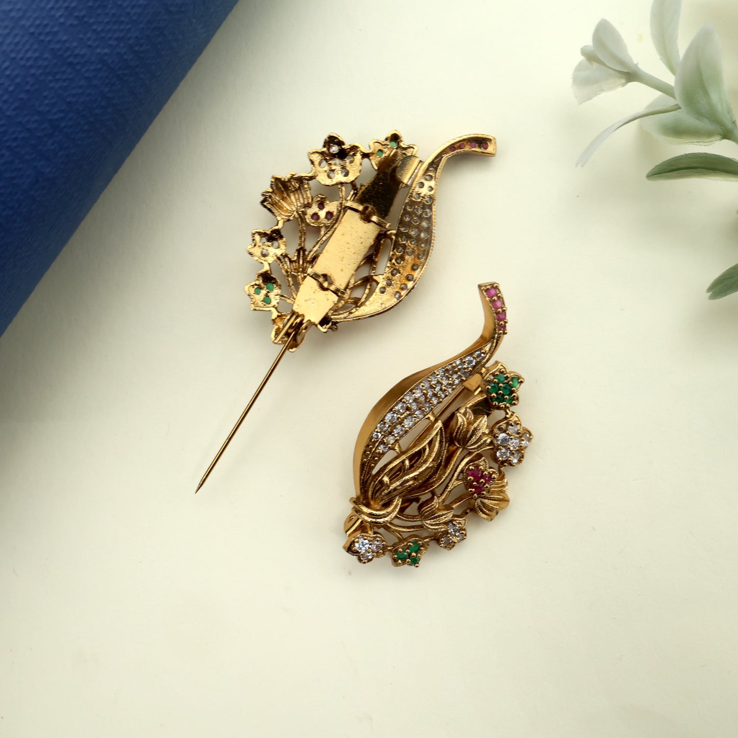 Antique Gold AD Designer Flowers Saree Pin / Brooch Pin