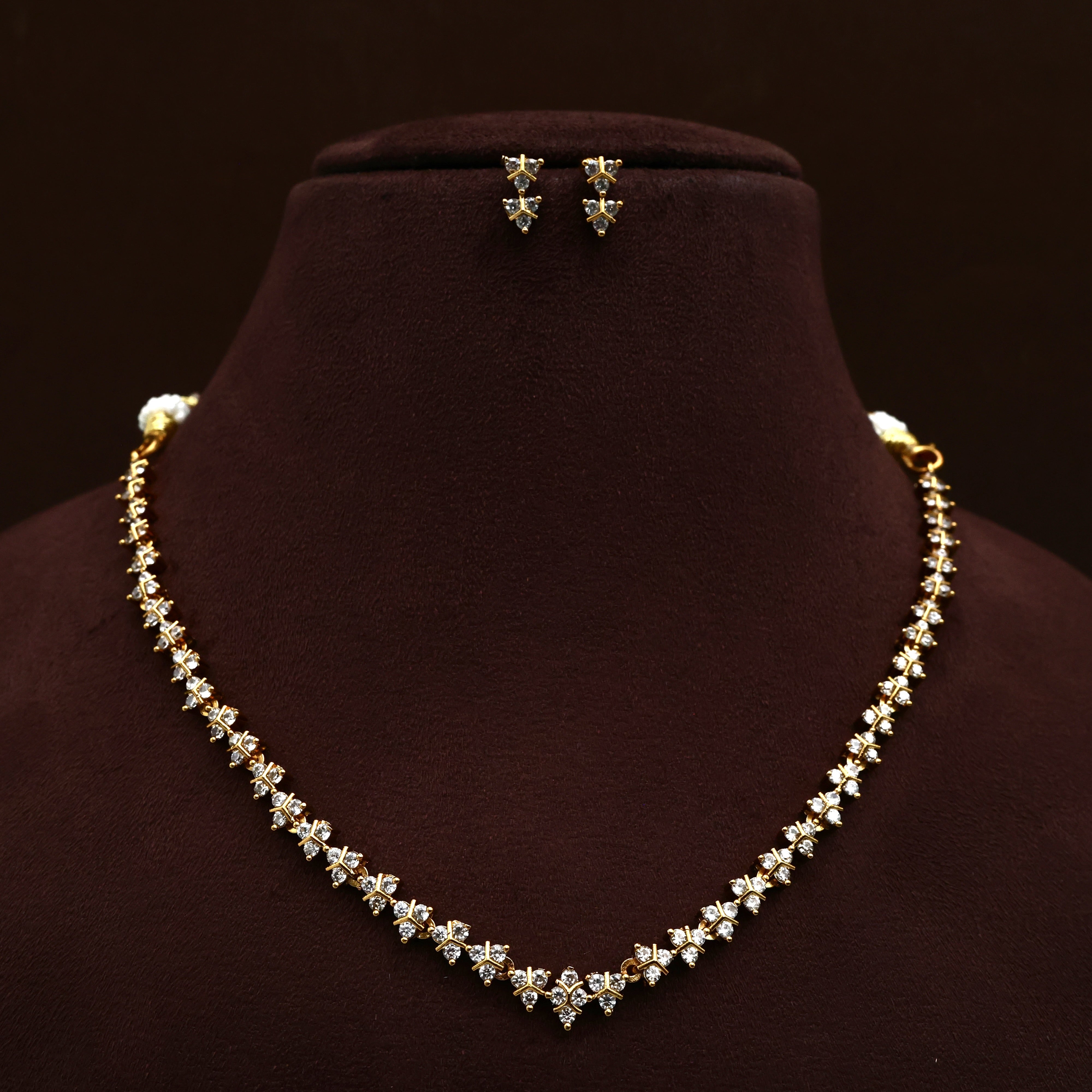 Diamond Look 3 Petal Flower Necklace Set