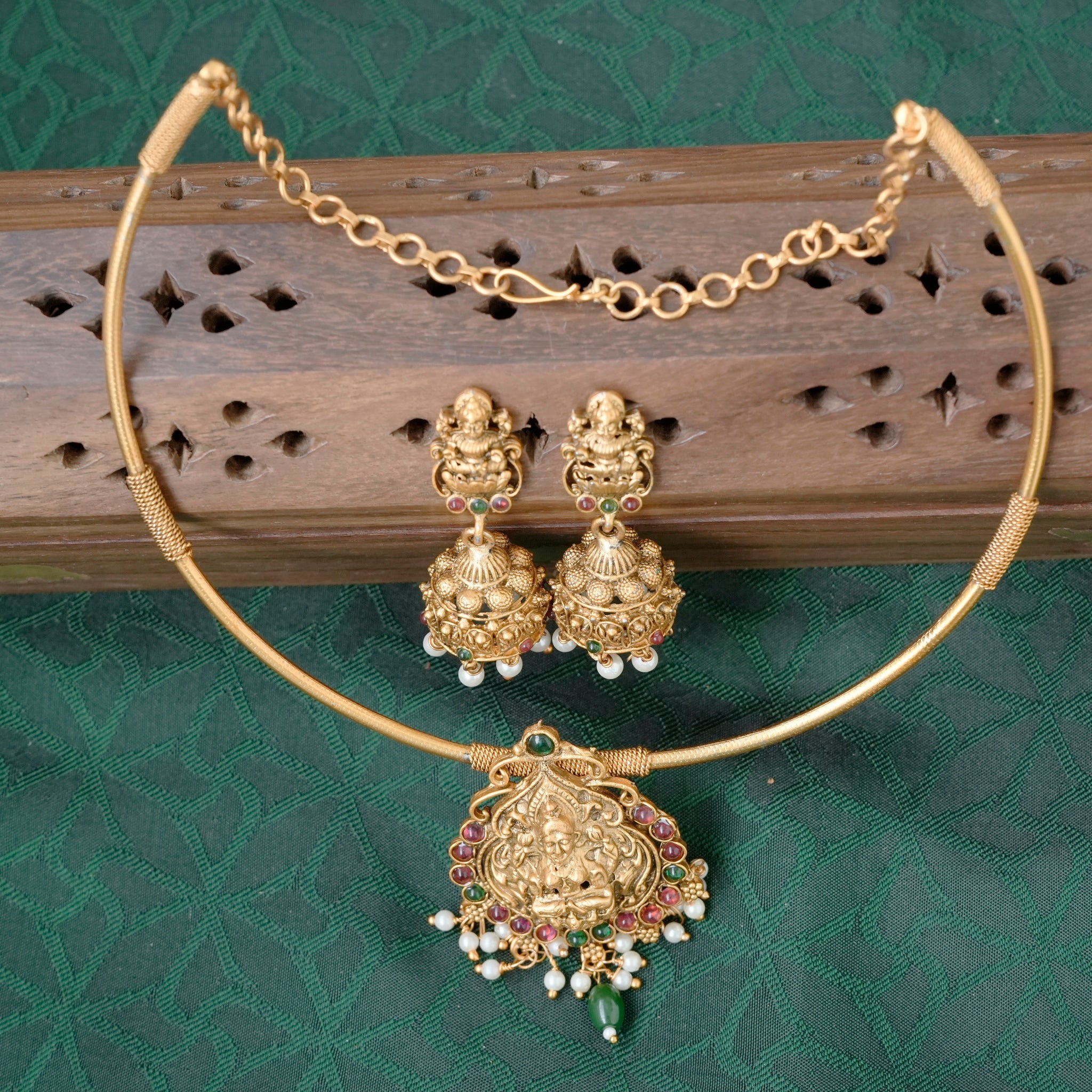 Budget Friendly Matte Finish Kemp Lakshmi Hasli Necklace Set - 004