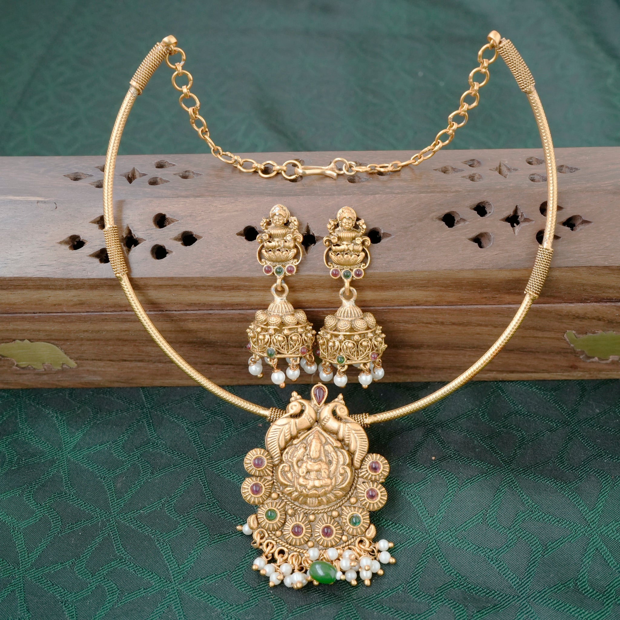 Budget Friendly Matte Finish Kemp Gandaberunda Lakshmi Hasli Necklace Set - 004