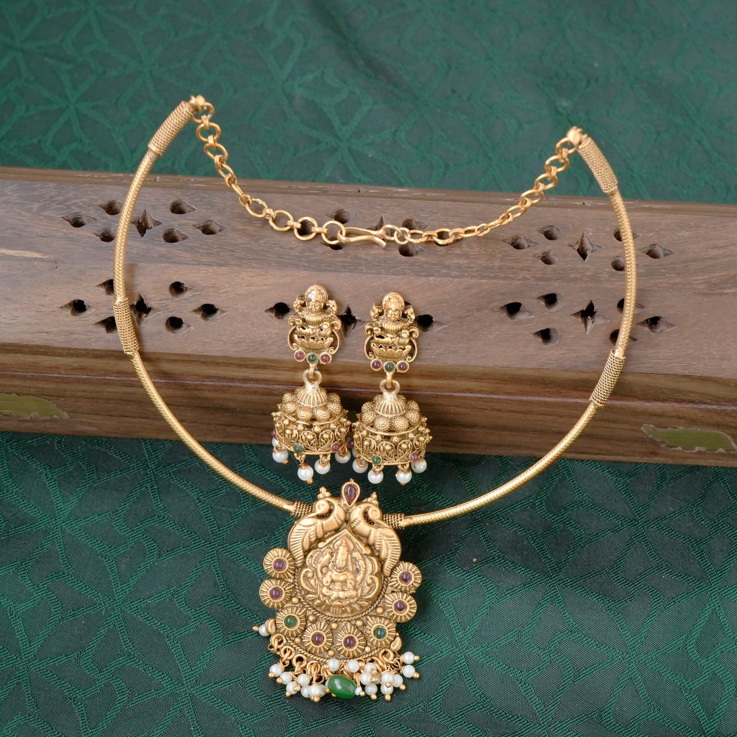 Budget Friendly Matte Finish Kemp Gandaberunda Lakshmi Hasli Necklace Set - 004