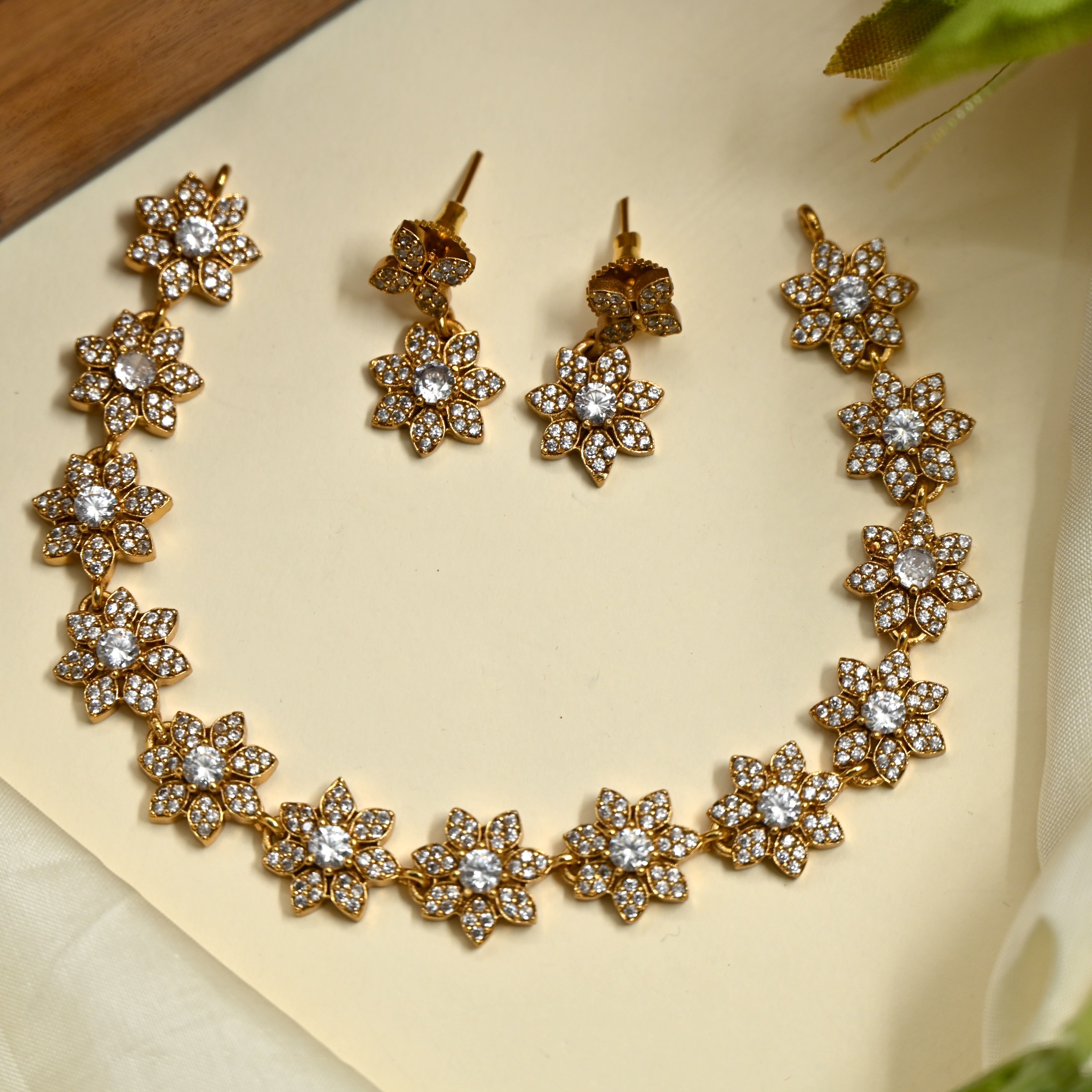 Premium Antique AD Star Flower Necklace