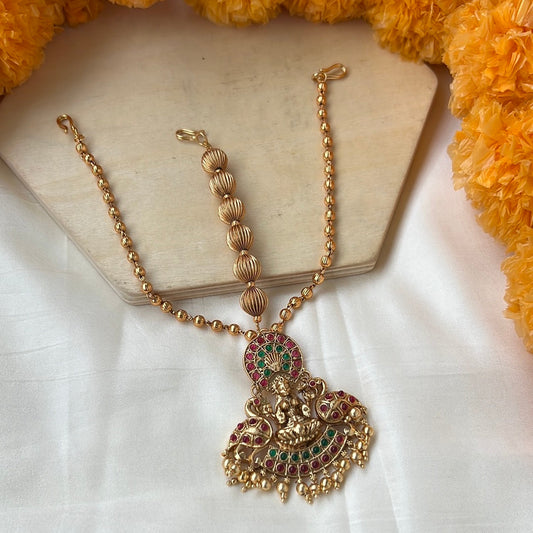Exquisite Kemp Lakshmi Mayuri Antique Gold Bridal Nethichutti/Maang Teeka: Premium South Indian Temple Jewellery