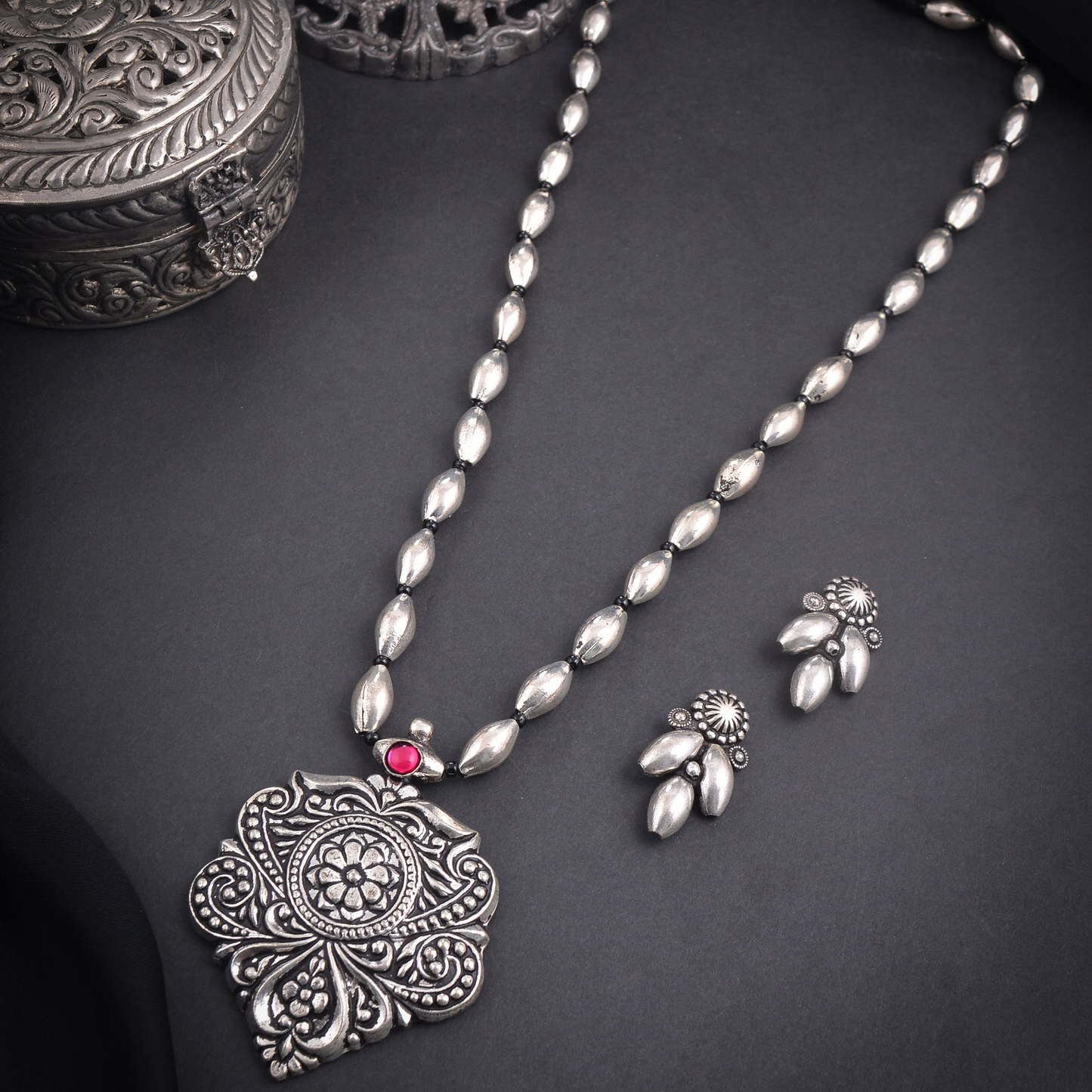 German Silver Oxidised Kolhapuri Leaf Design Pendant Single Line Bor Mala