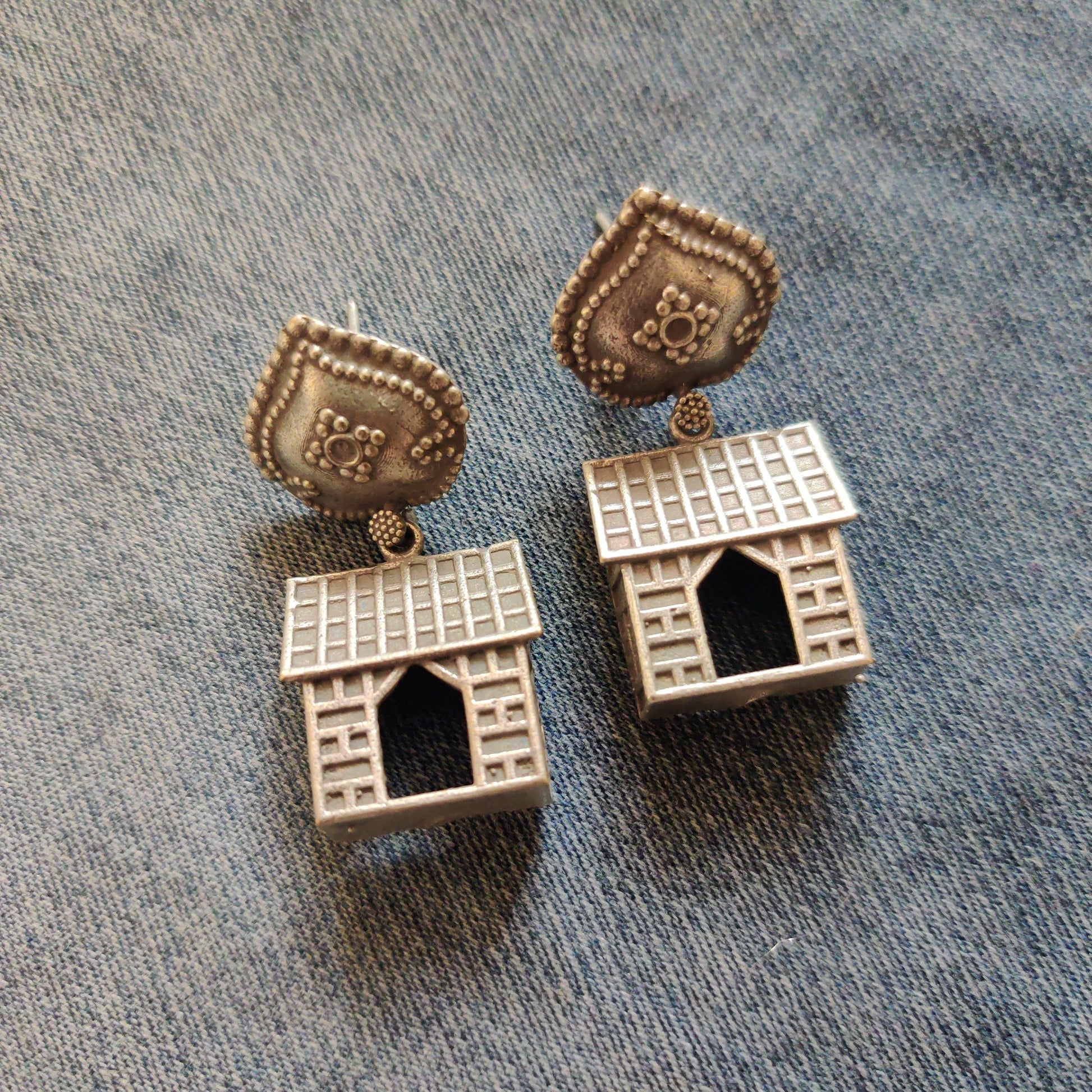 German Silver Cute House Earrings - Happy Pique 