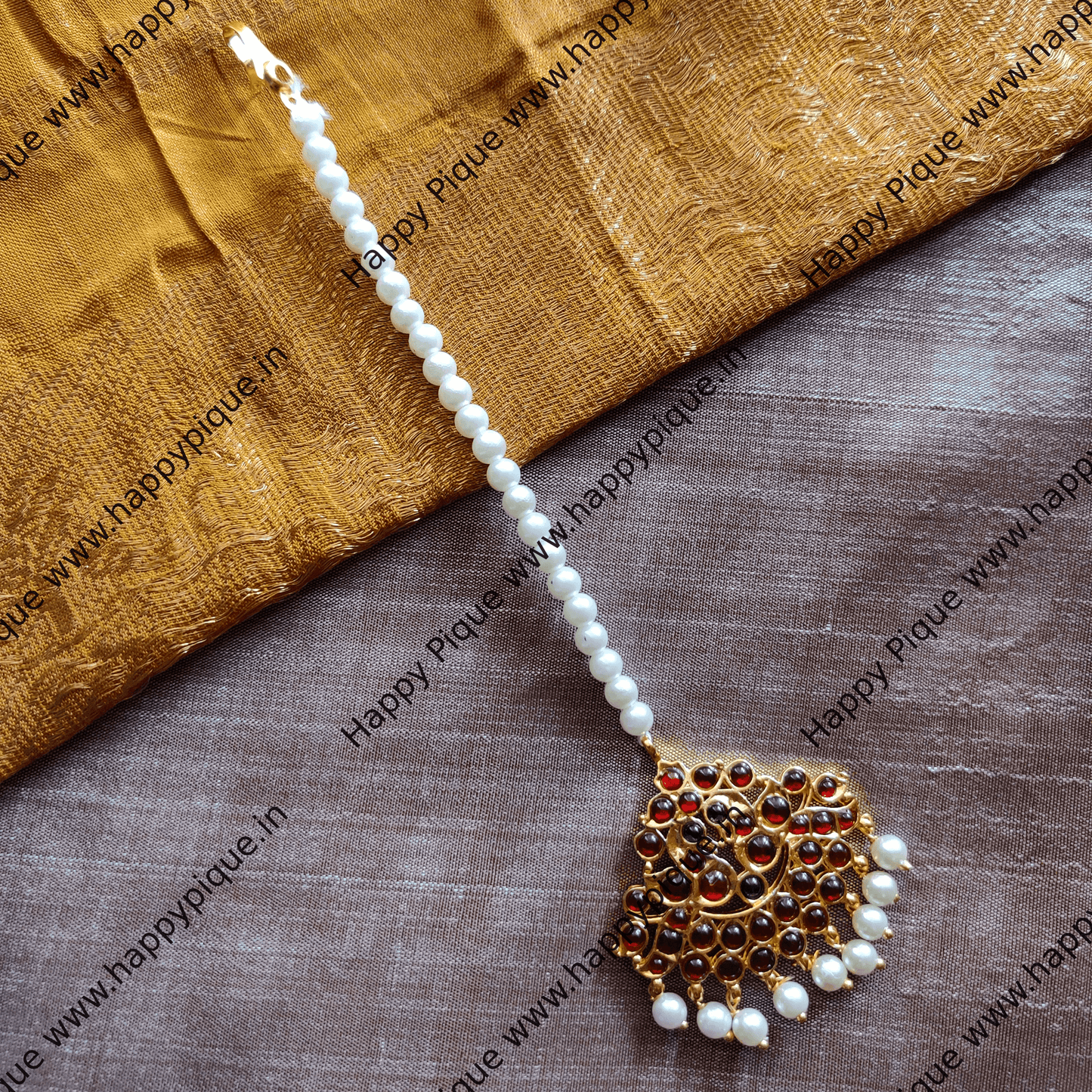 Simple Single Pearl Line Mayil Kemp Tikka - Nethichutti