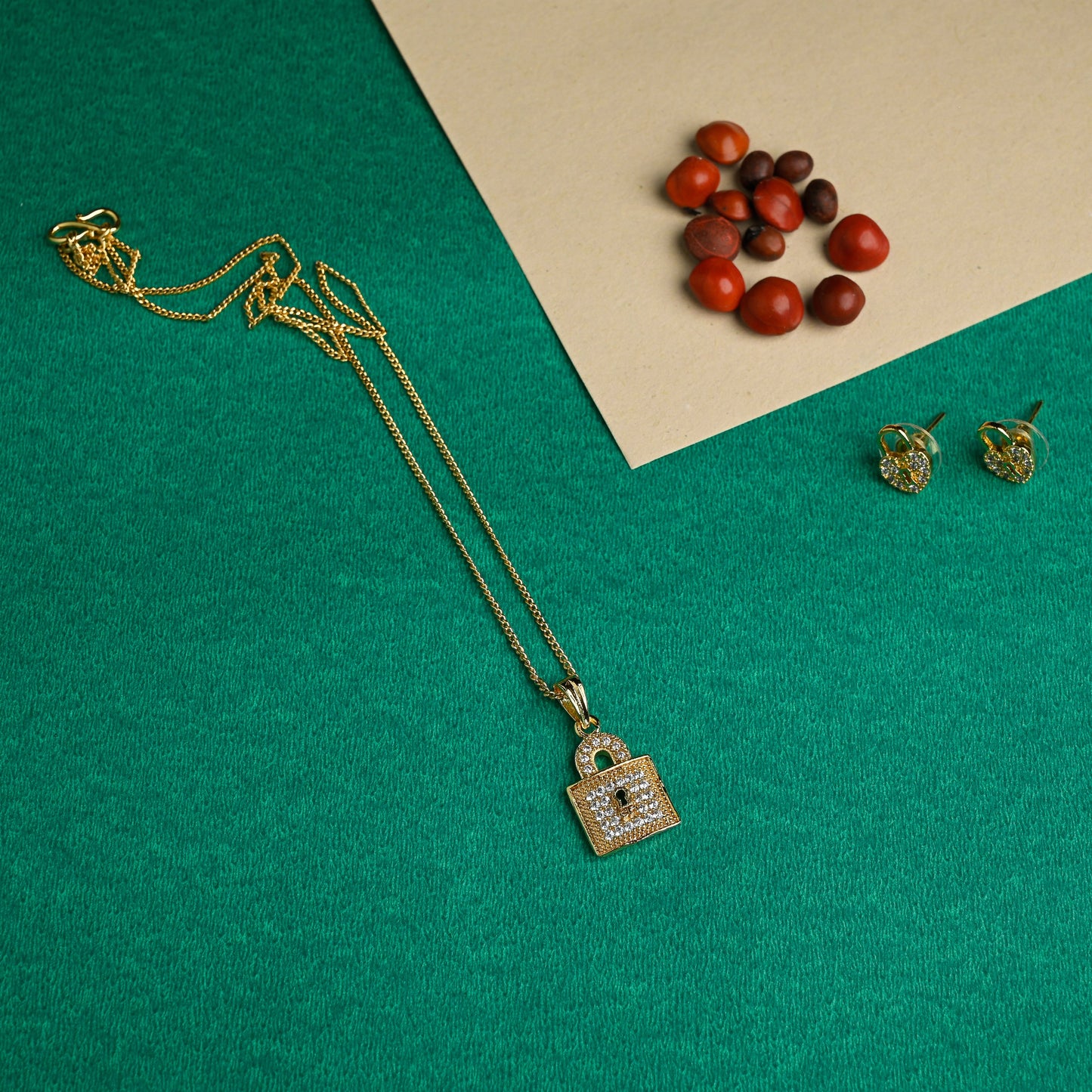 Gold Polish Lock Pendant Chain Set