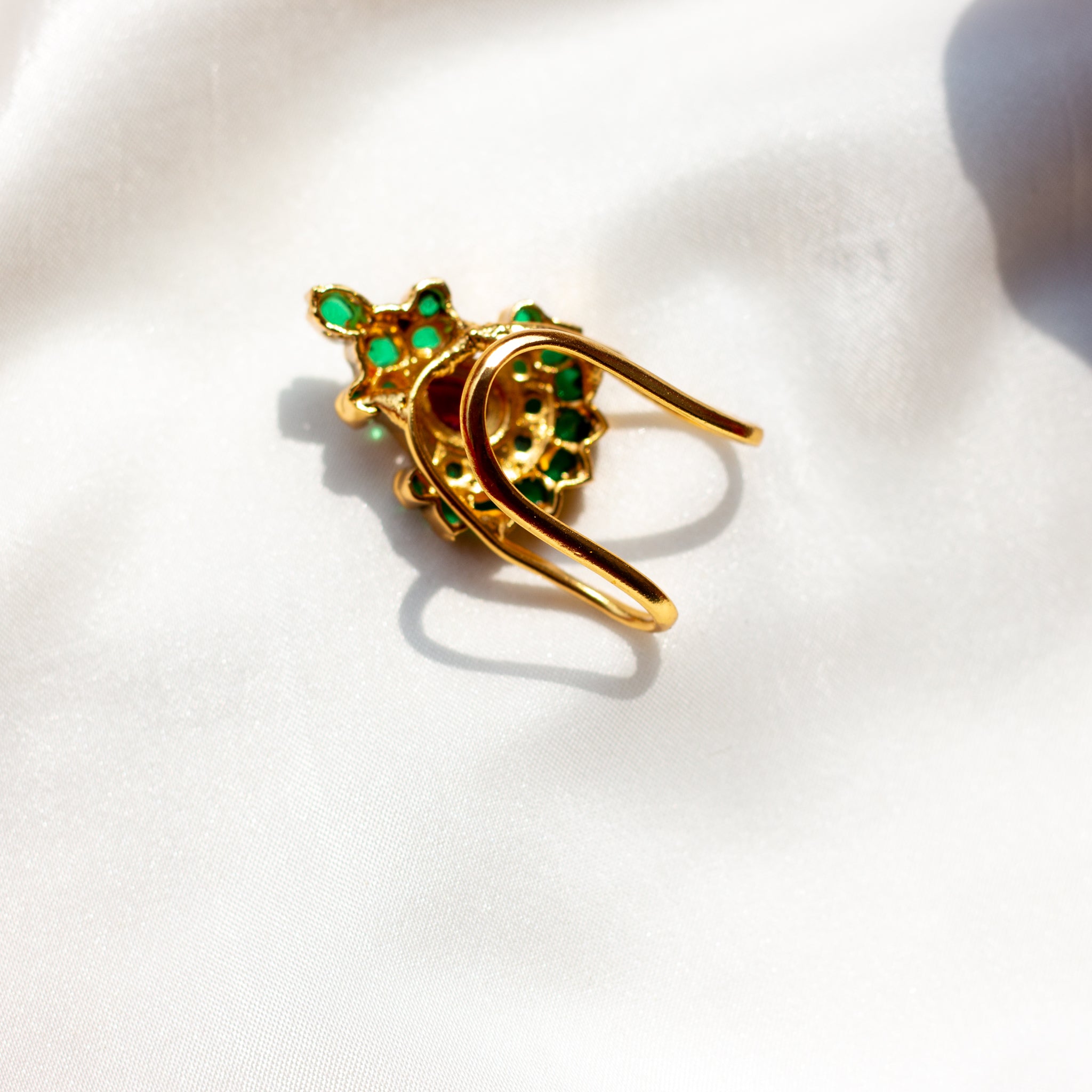 Gold Look Nagas Real Kemp Classic Vanki Finger Ring - Emerald & Ruby