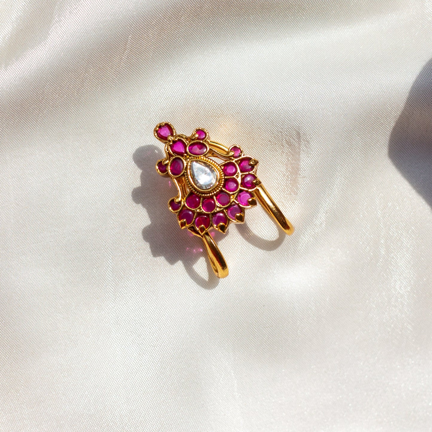 Gold Look Nagas Real Kemp Classic Vanki Finger Ring - Ruby & White