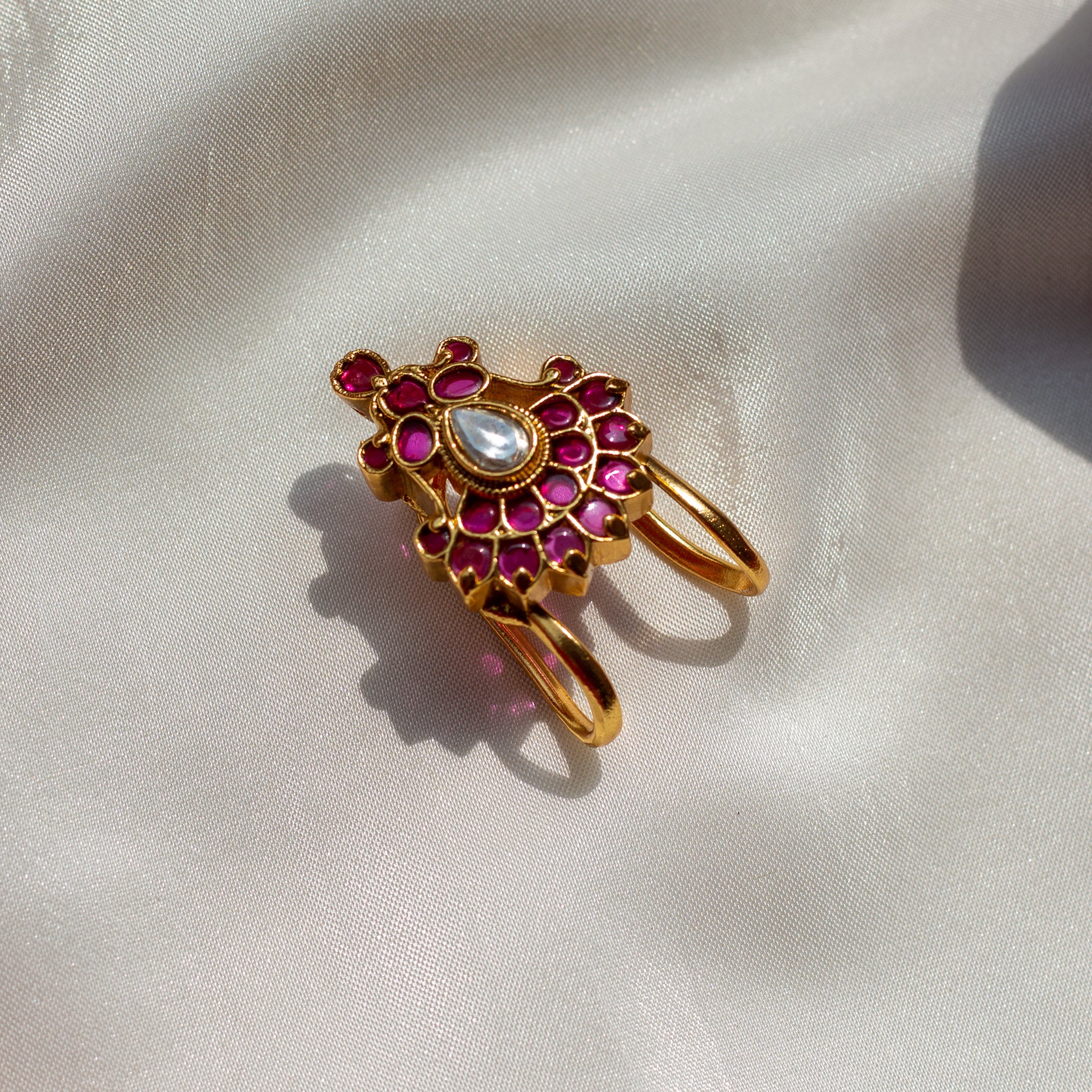 Gold Look Nagas Real Kemp Classic Vanki Finger Ring - Ruby & White