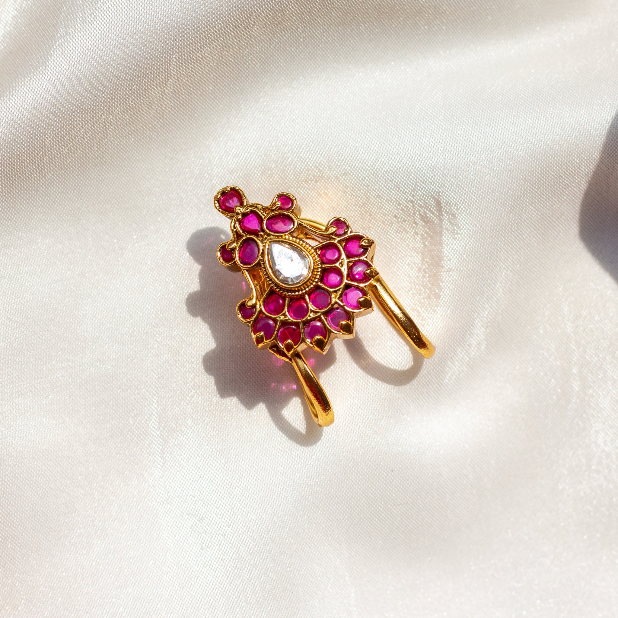 Gold Look Nagas Real Kemp Classic Vanki Finger Ring - Ruby & White