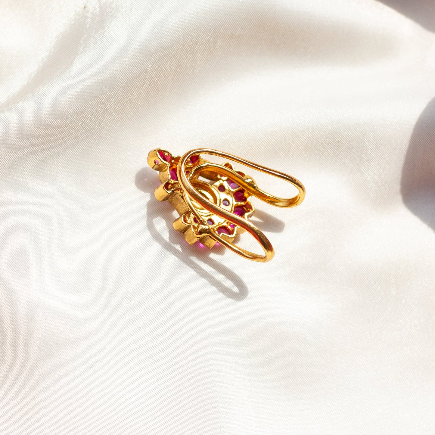 Gold Look Nagas Real Kemp Classic Vanki Finger Ring - Ruby & White