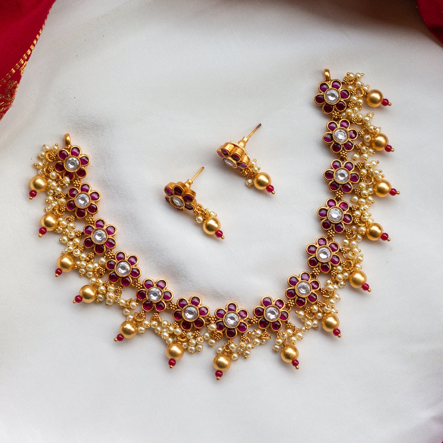 Cute Matte Finish Kemp Flower Necklace Set - Red & White