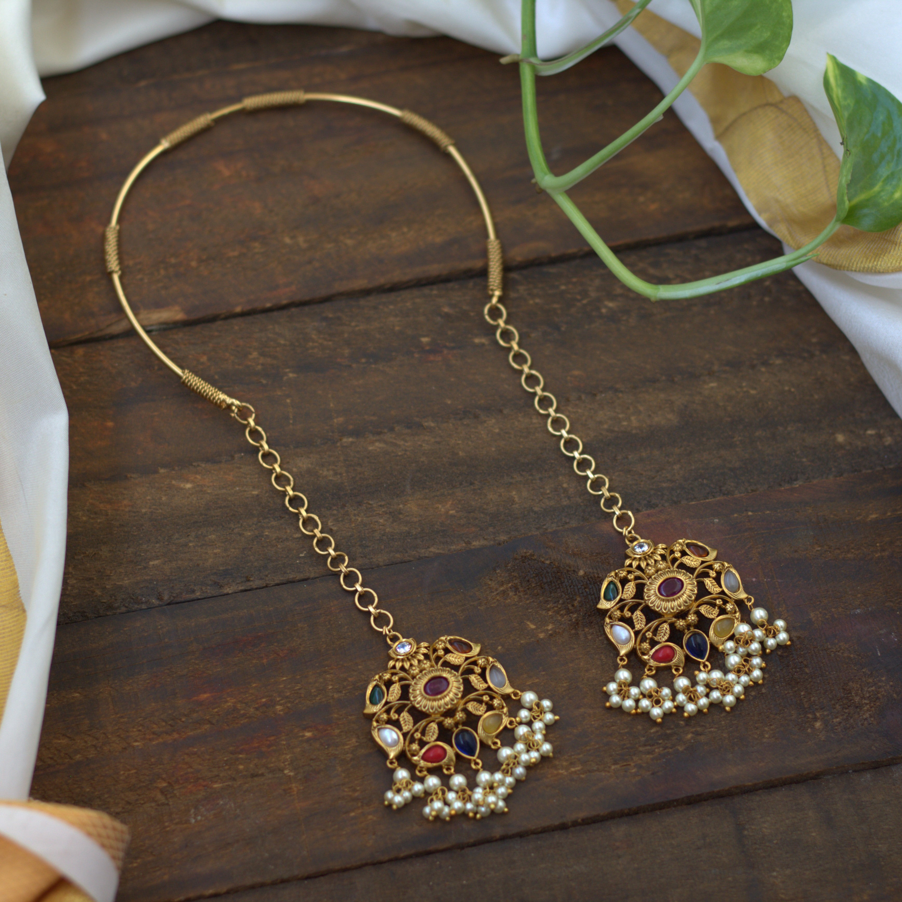 Contemporary Bluetooth Hasli Necklace - Navarathna