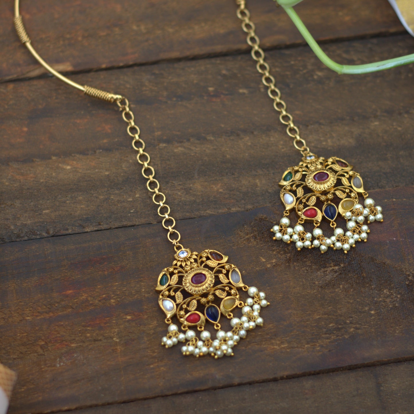 Contemporary Bluetooth Hasli Necklace - Navarathna