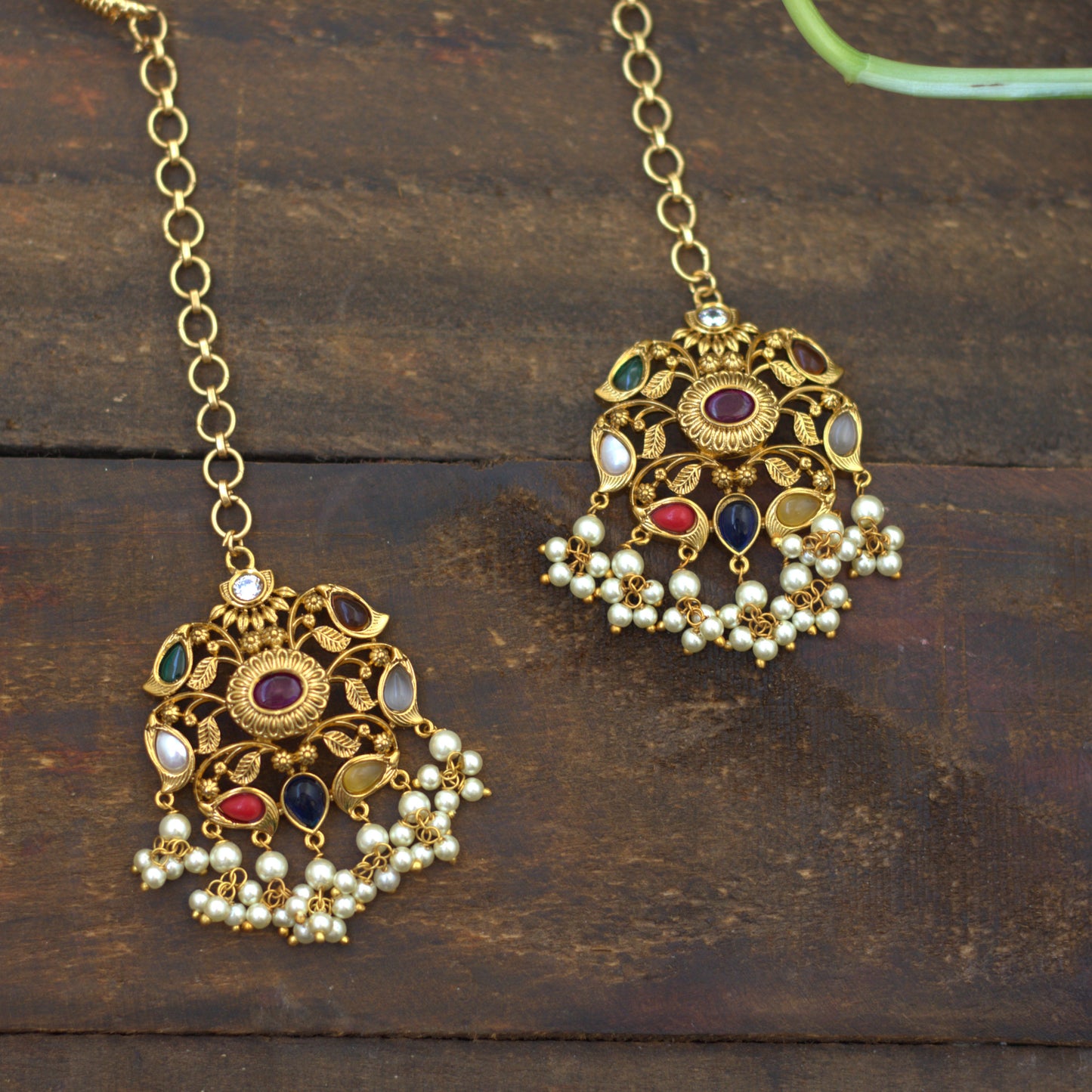 Contemporary Bluetooth Hasli Necklace - Navarathna