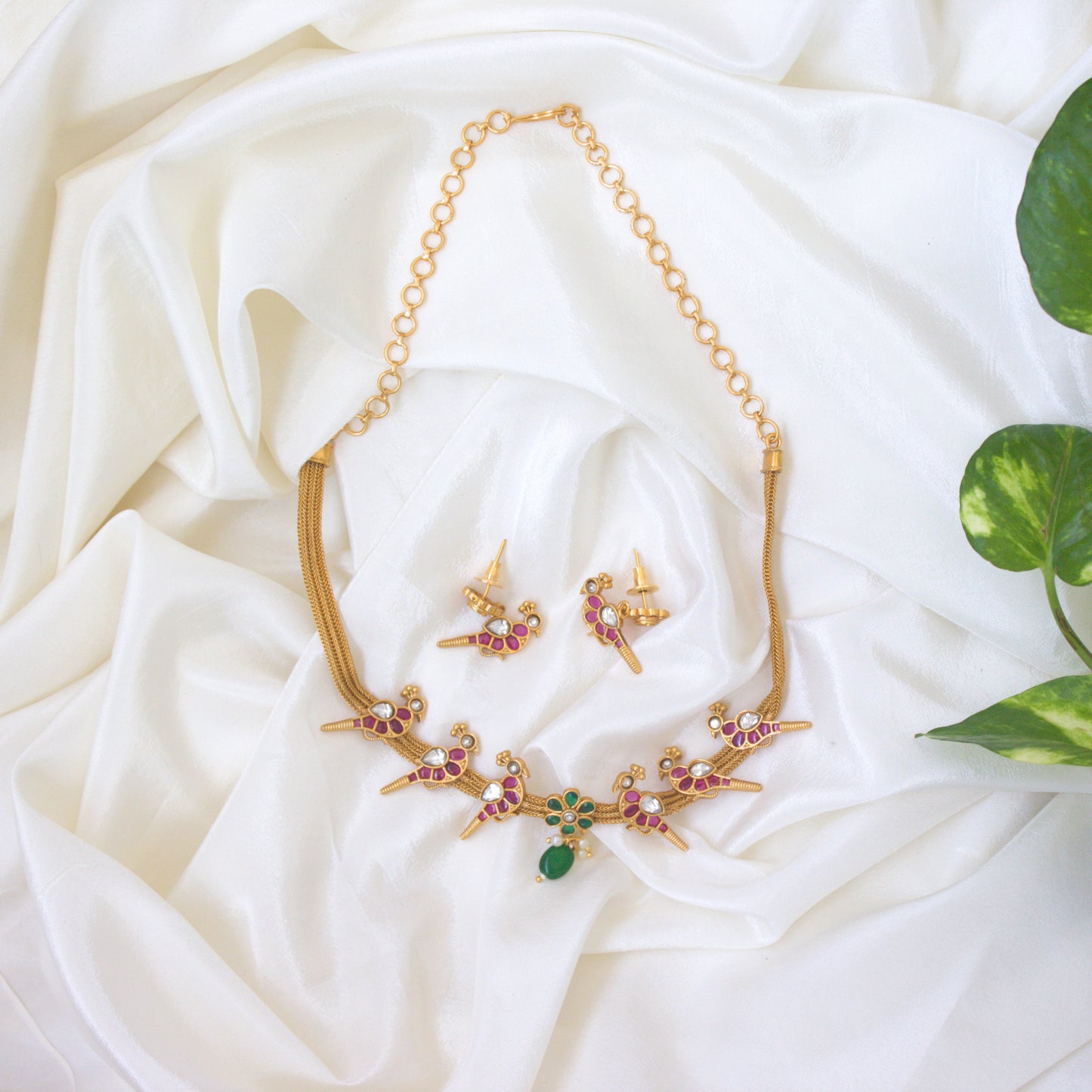 Cute Flower & Birds Kemp Choker Necklace Set -White, Ruby & Green