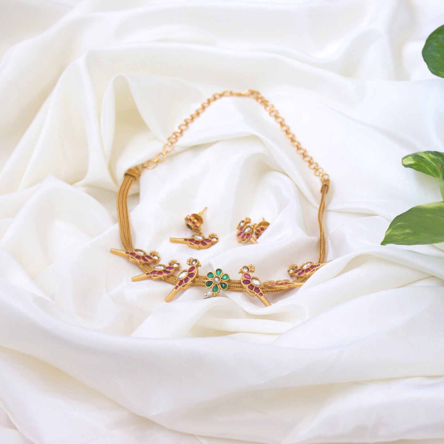 Cute Flower & Birds Kemp Choker Necklace Set -White, Ruby & Green