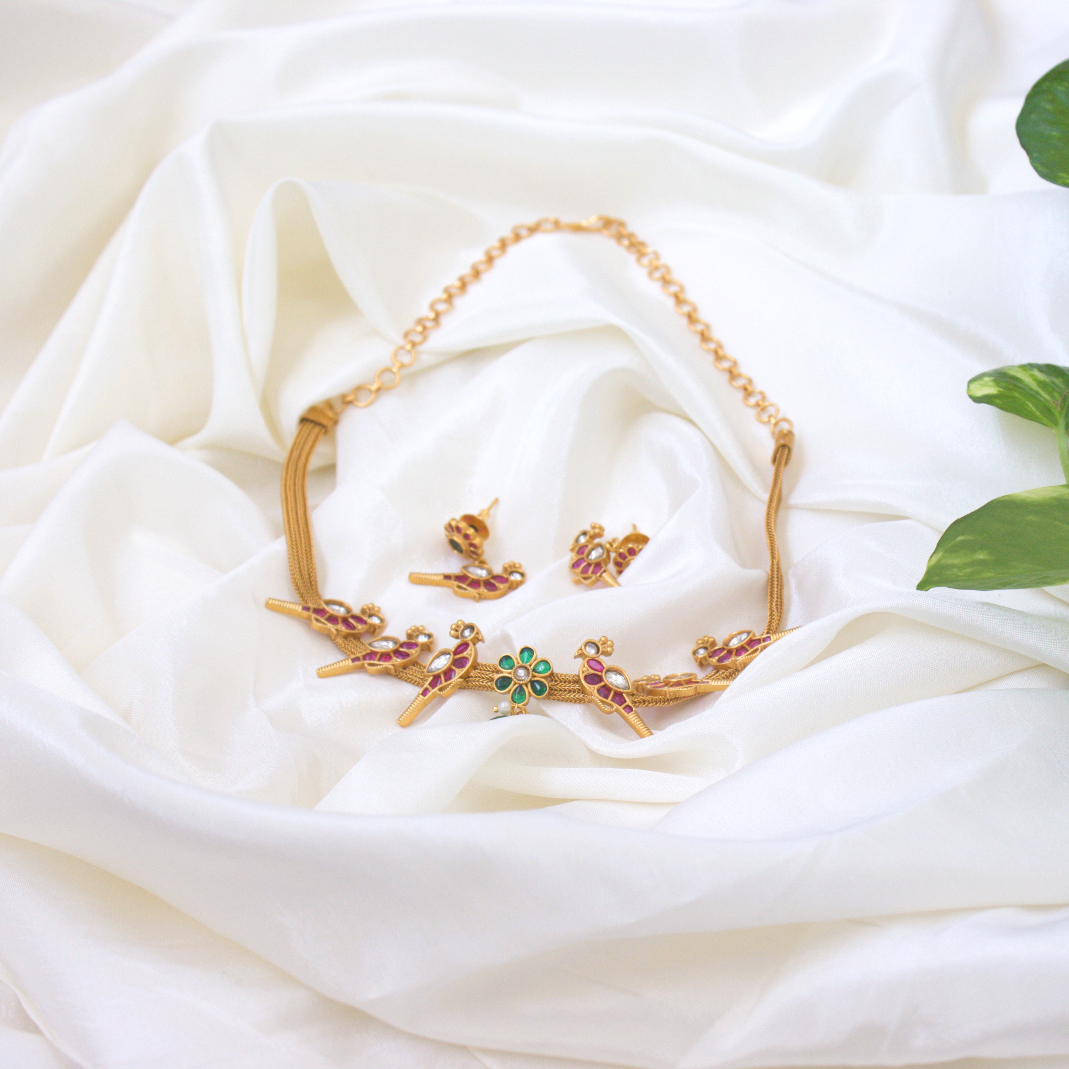 Cute Flower & Birds Kemp Choker Necklace Set -White, Ruby & Green