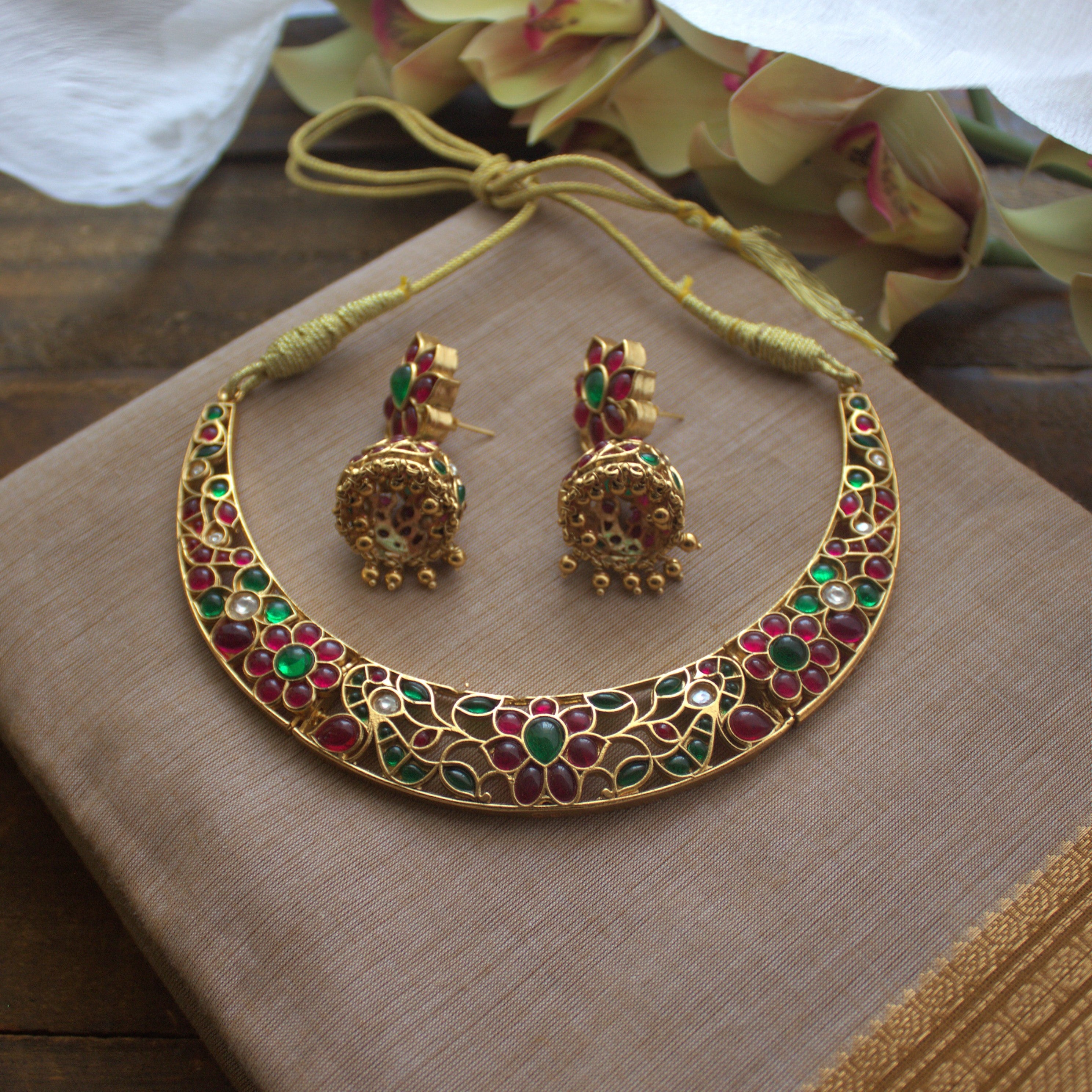 Premium Jadau Style Kemp Hasli Necklace Set - Red & Green