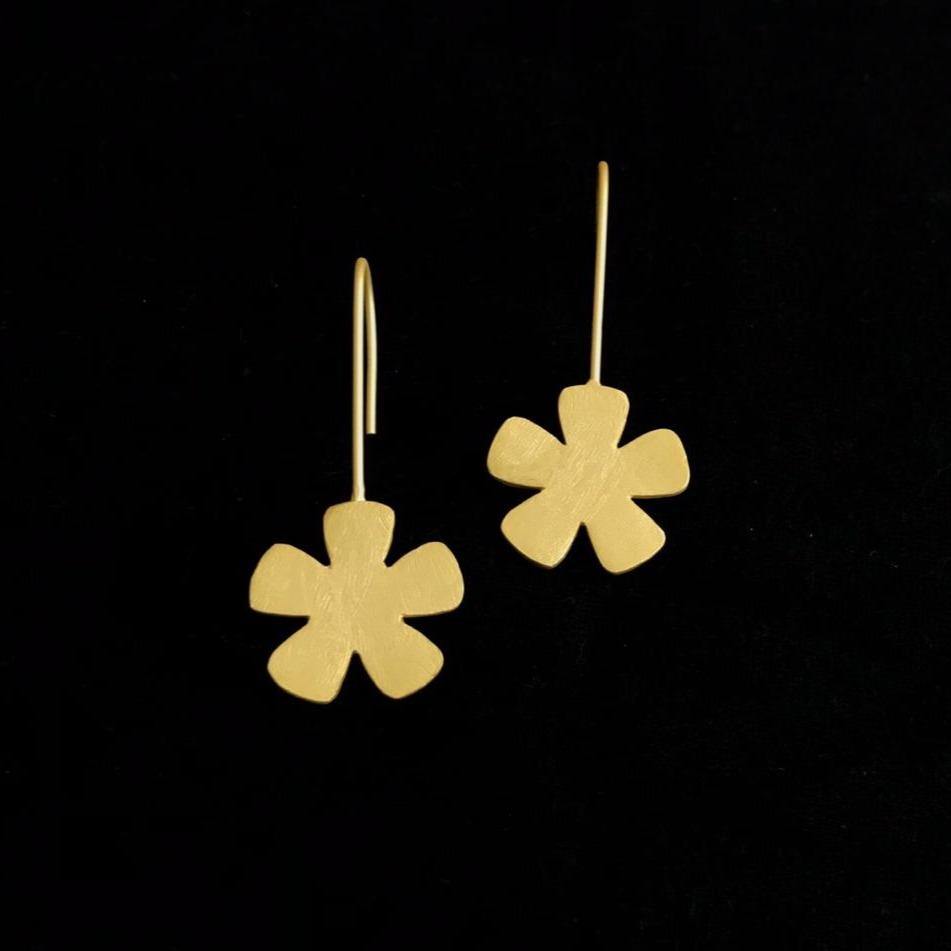 Flower Shaped Contemporary Gold Hoops - Happy Pique 