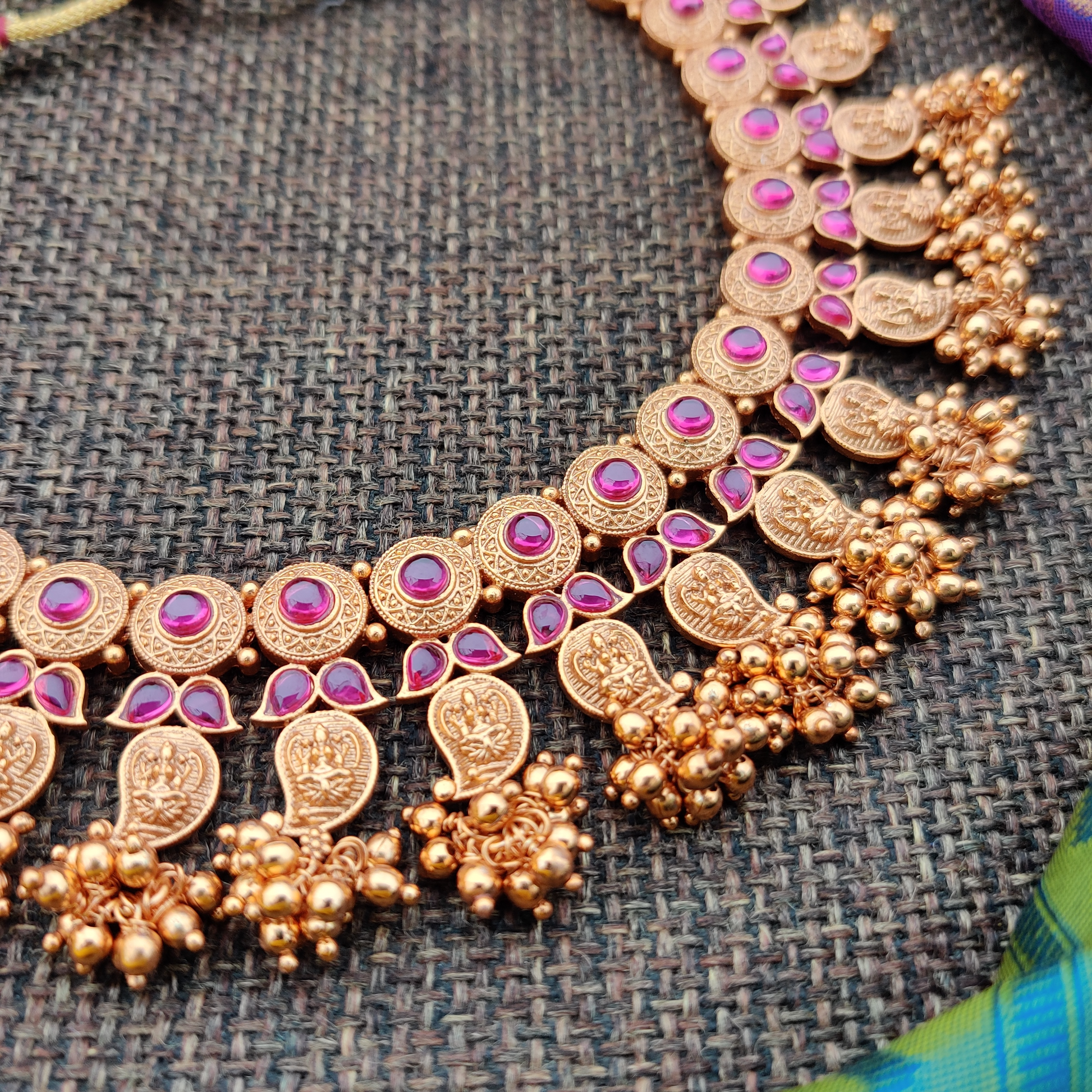 Matte Finish Kemp Mango Lakshmi Ghungroo Bridal Necklace - Happy Pique 