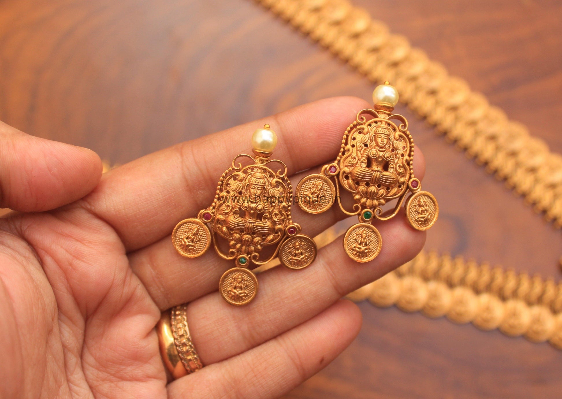 Mahalakshmi Pendant Lakshmi Kaasu Bridal Necklace - Happy Pique 