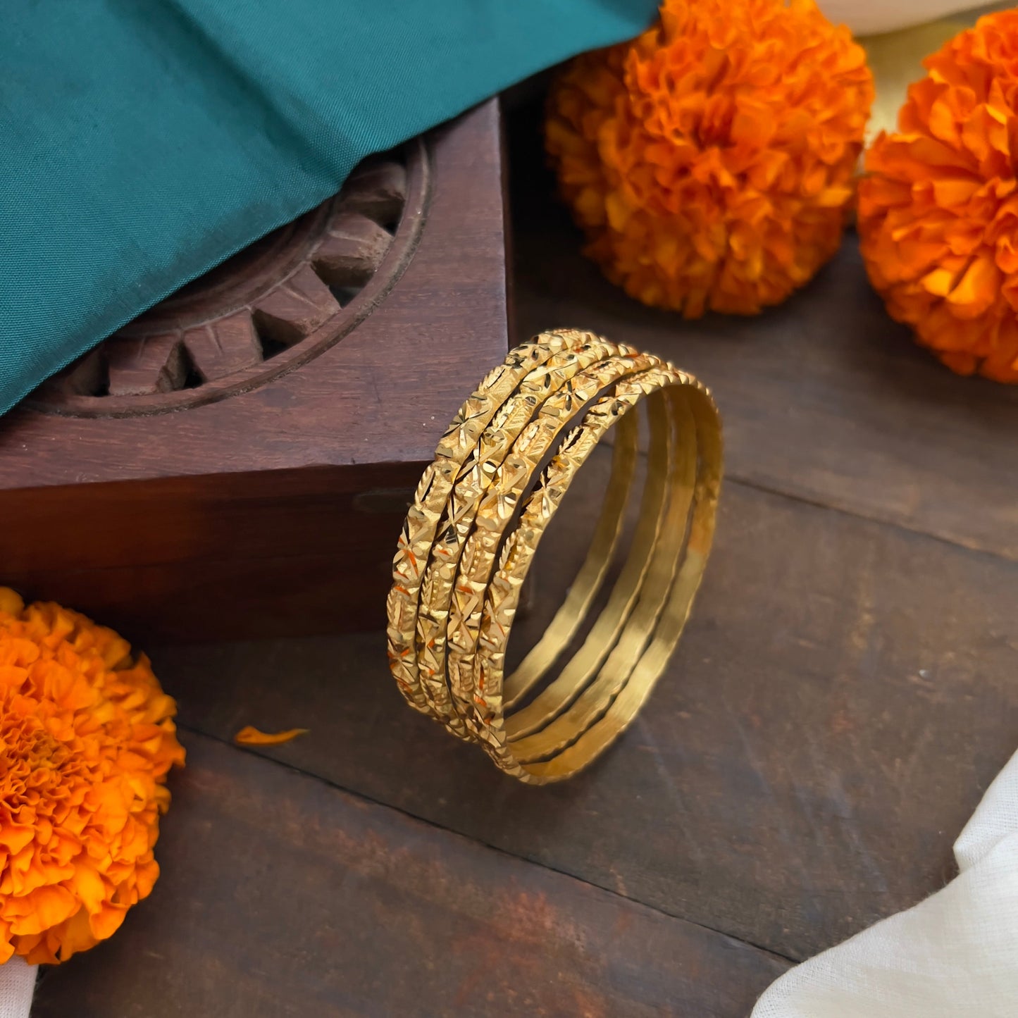 Gold Look Office/Daily Wear Set of 4 Bangles - 014