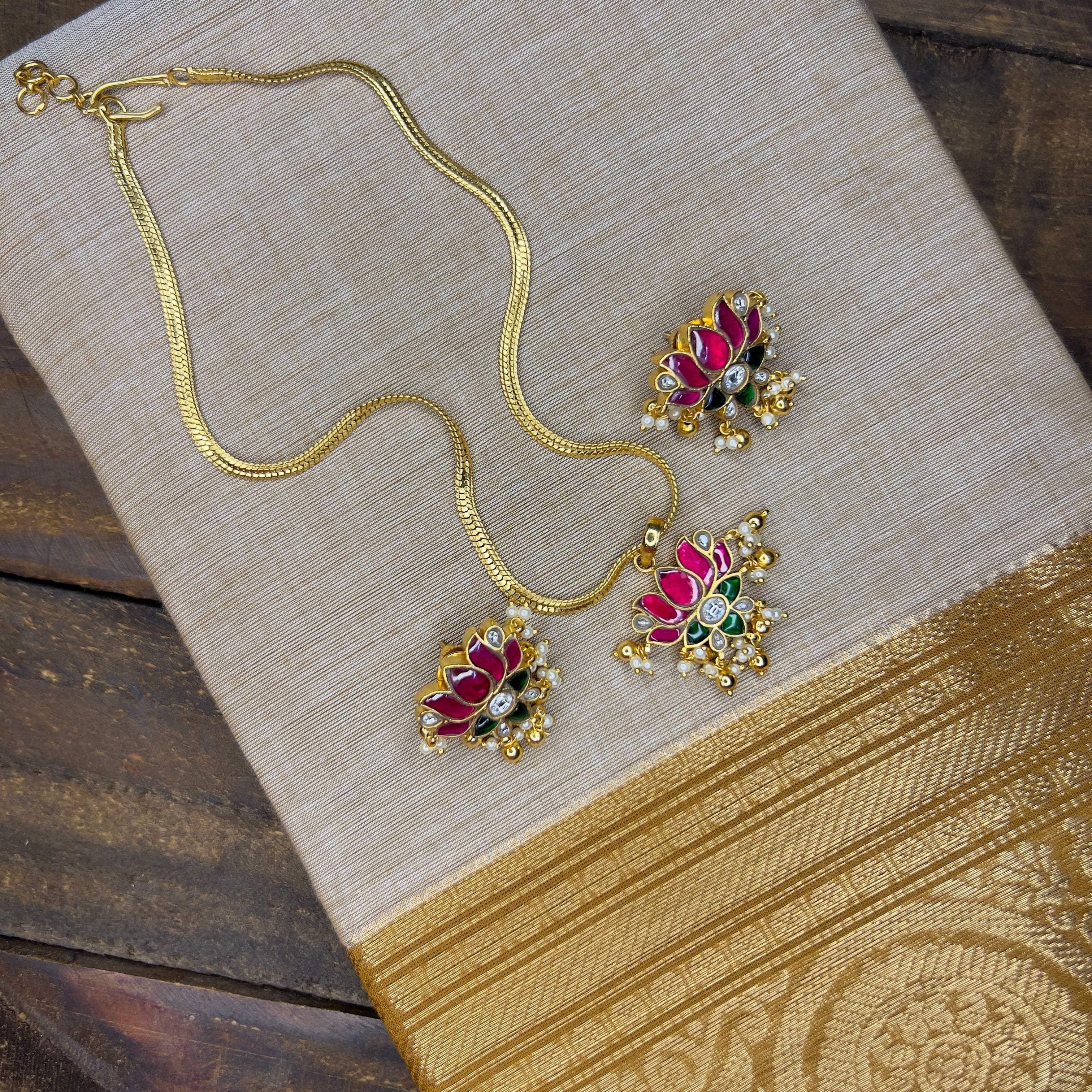 Traditional Lotus Jadau Kundan Pendant Chain Set