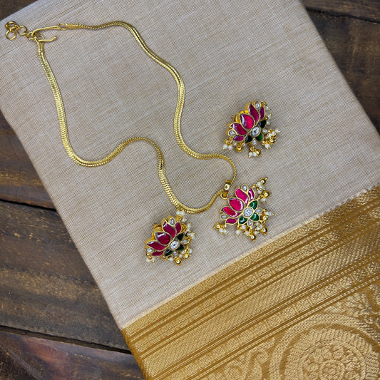 Traditional Lotus Jadau Kundan Pendant Chain Set