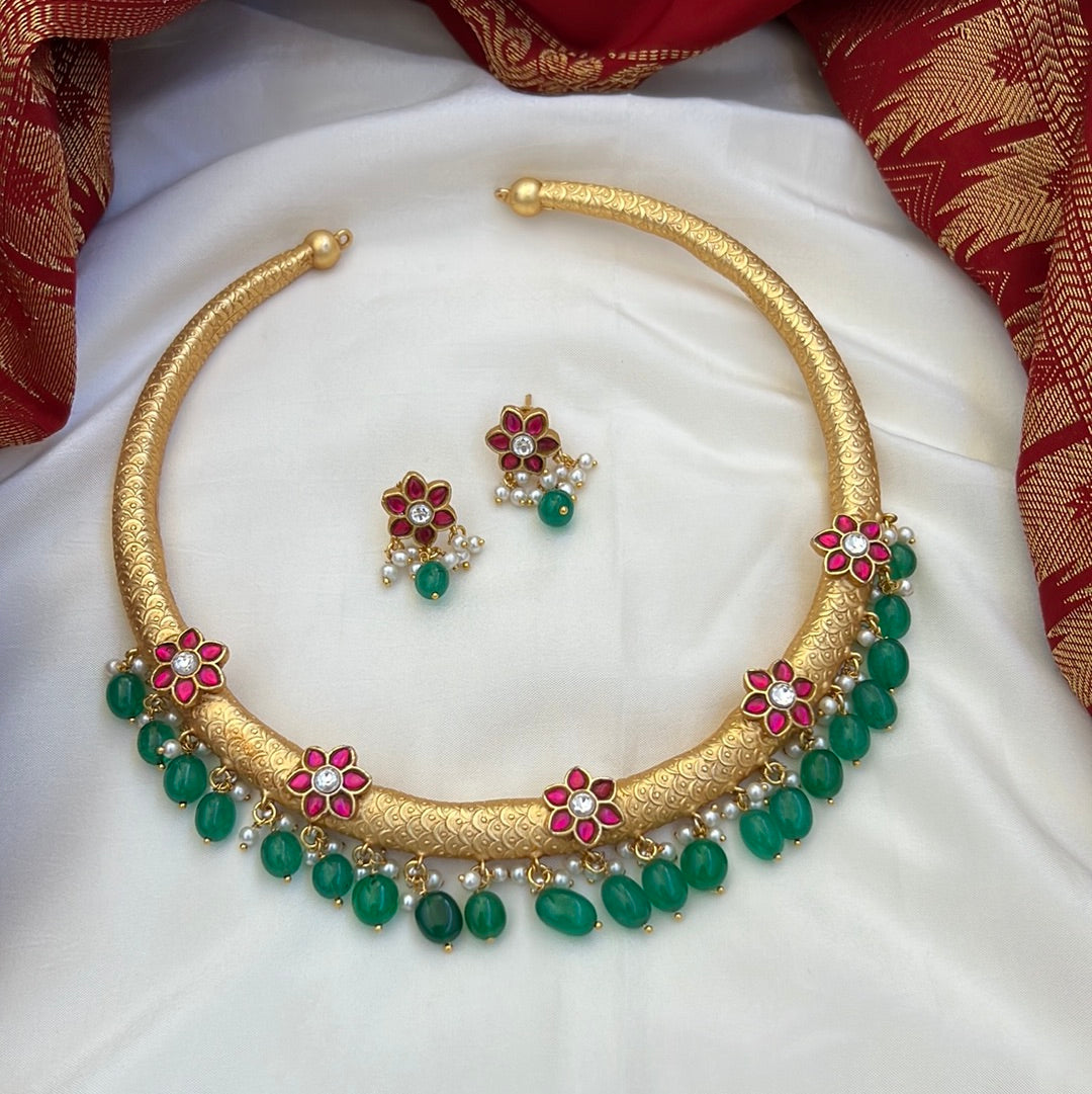 Jadau Kundan Contemporary Style Flower Hasli Necklace Set