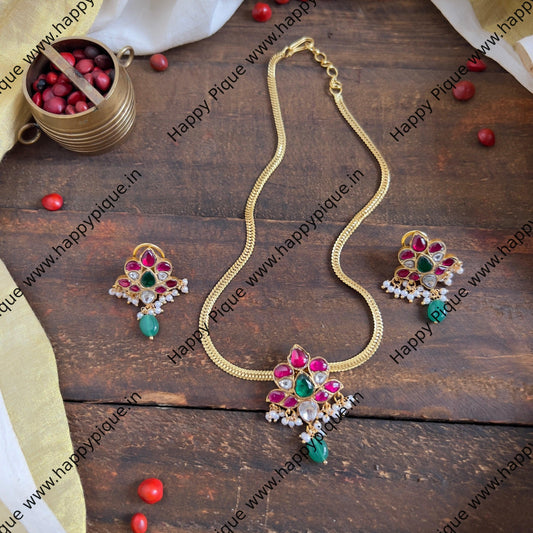 Traditional Flower Gold Plated Jadau Kundan Pendant Chain Set