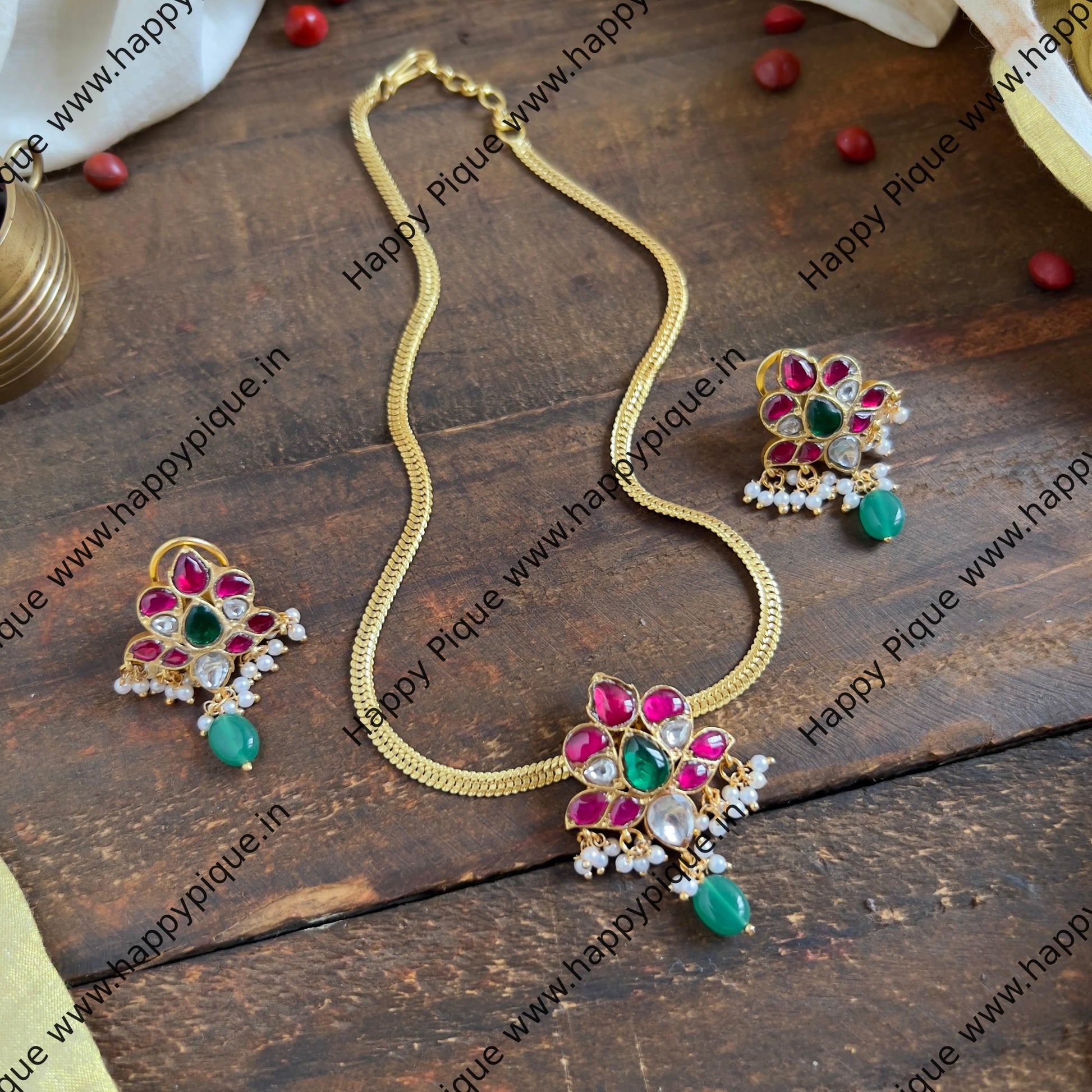 Traditional Flower Gold Plated Jadau Kundan Pendant Chain Set