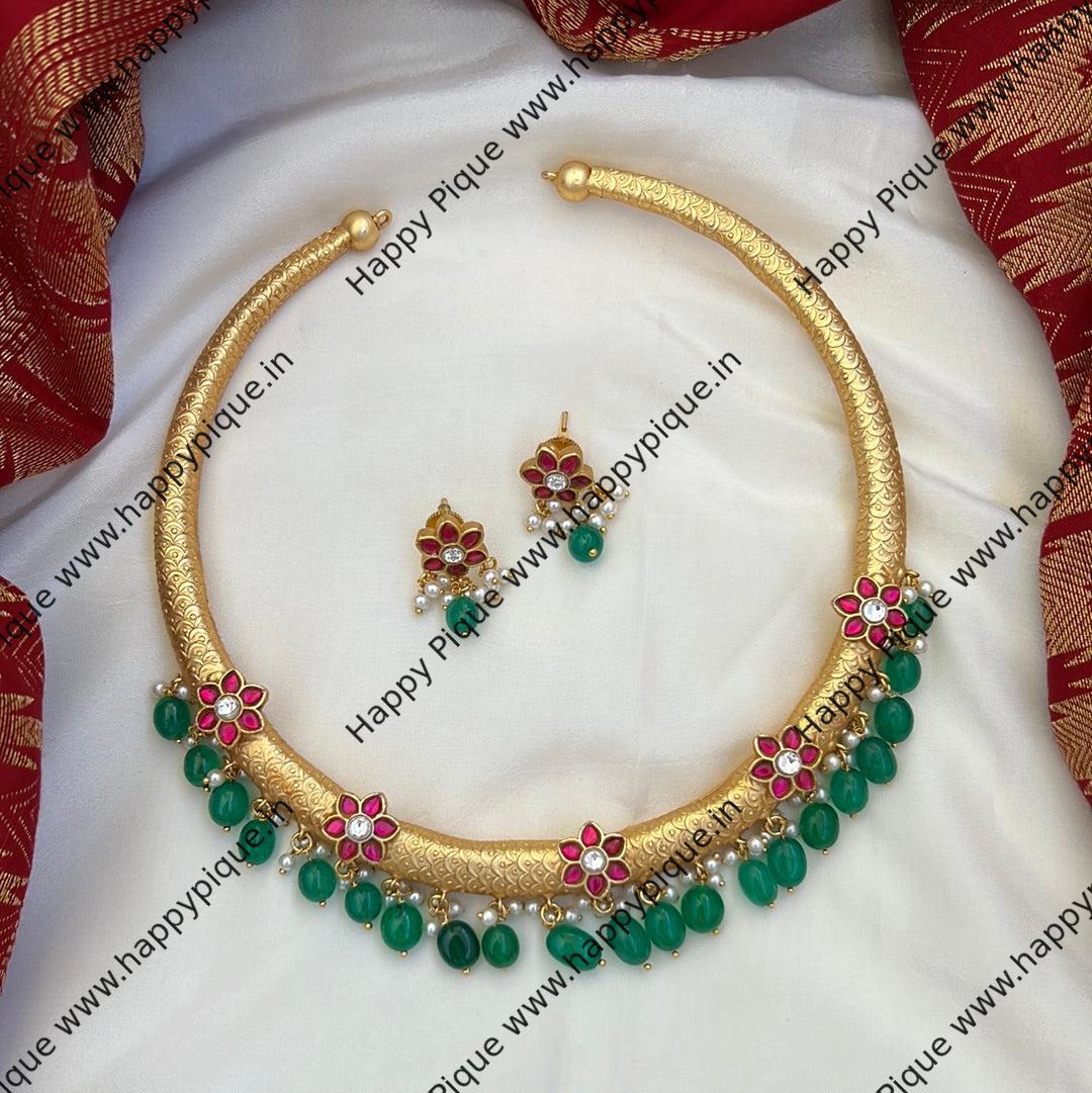 Jadau Kundan Contemporary Style Flower Hasli Necklace Set