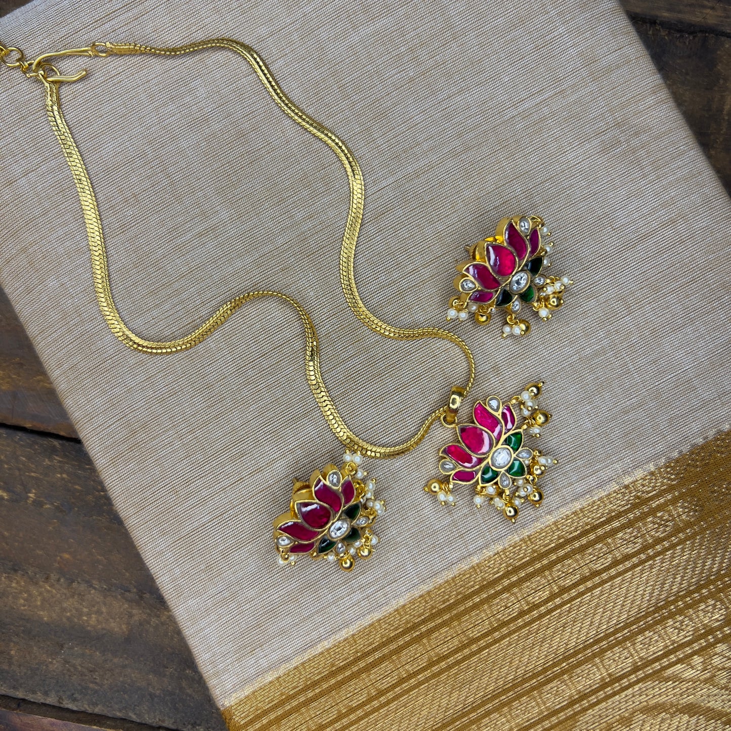 Traditional Lotus Jadau Kundan Pendant Chain Set