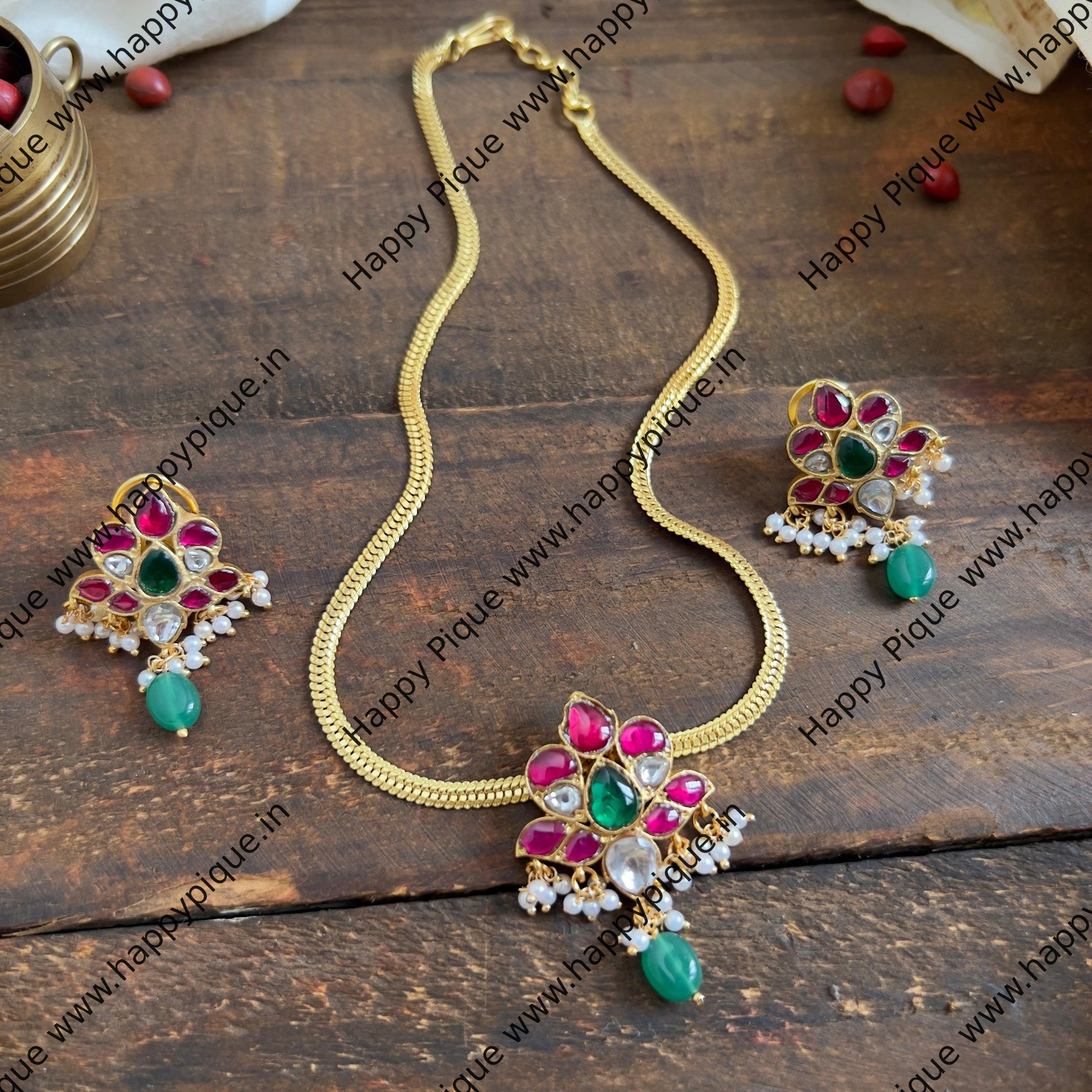 Traditional Flower Gold Plated Jadau Kundan Pendant Chain Set